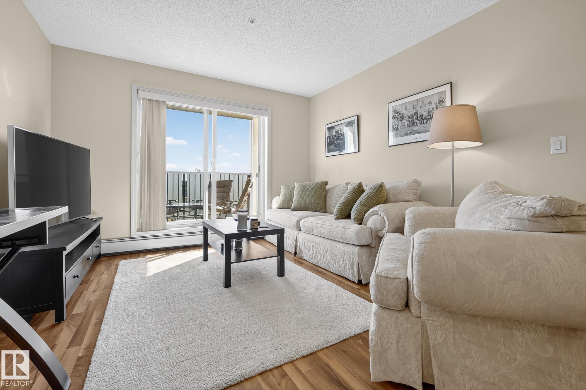 310 6070 Schonsee Way, Edmonton, AB - Indoor Photo Showing Living Room