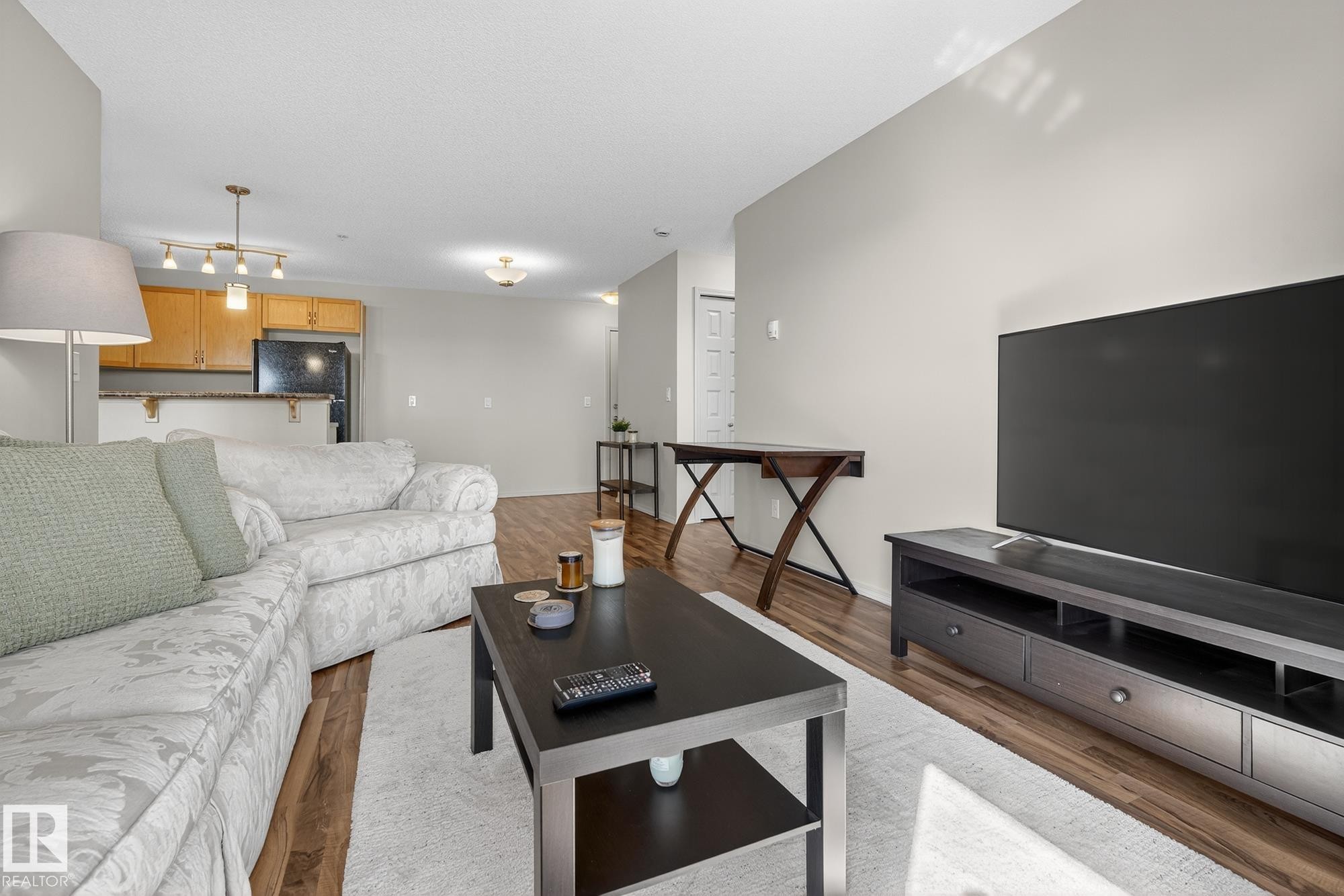 310 6070 Schonsee Way, Edmonton, AB - Indoor Photo Showing Living Room