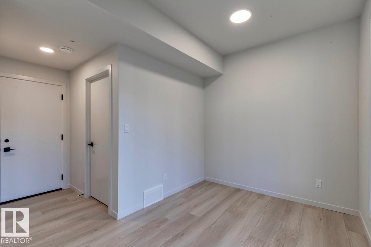 7539 Klapstein Link Link, Edmonton, AB - Indoor Photo Showing Other Room