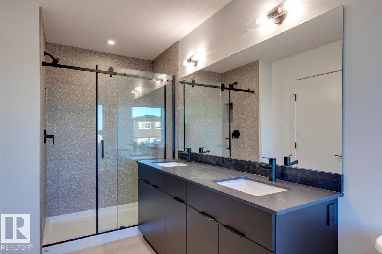 7539 Klapstein Link Link, Edmonton, AB - Indoor Photo Showing Bathroom