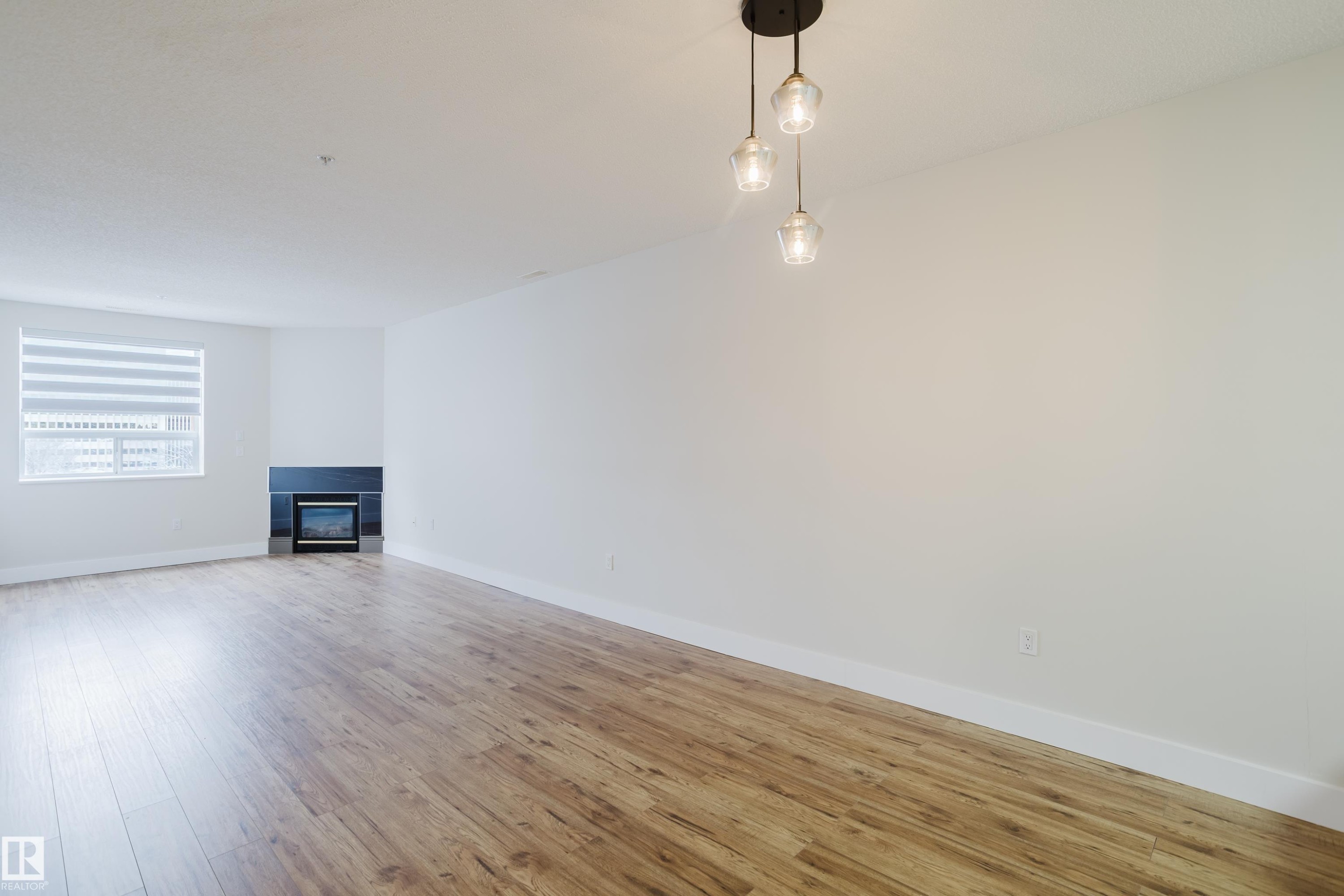 506 9919 105 Street, Edmonton, AB - Indoor With Fireplace
