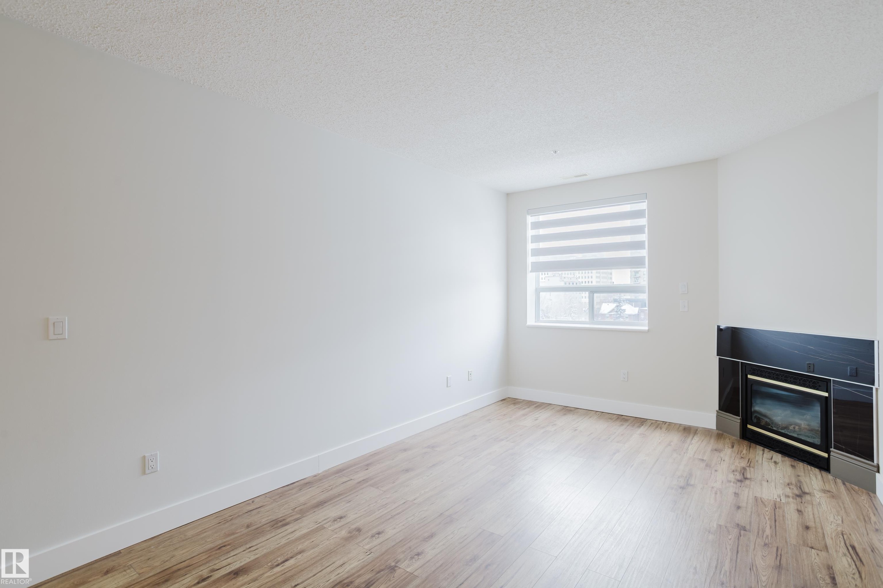 506 9919 105 Street, Edmonton, AB - Indoor