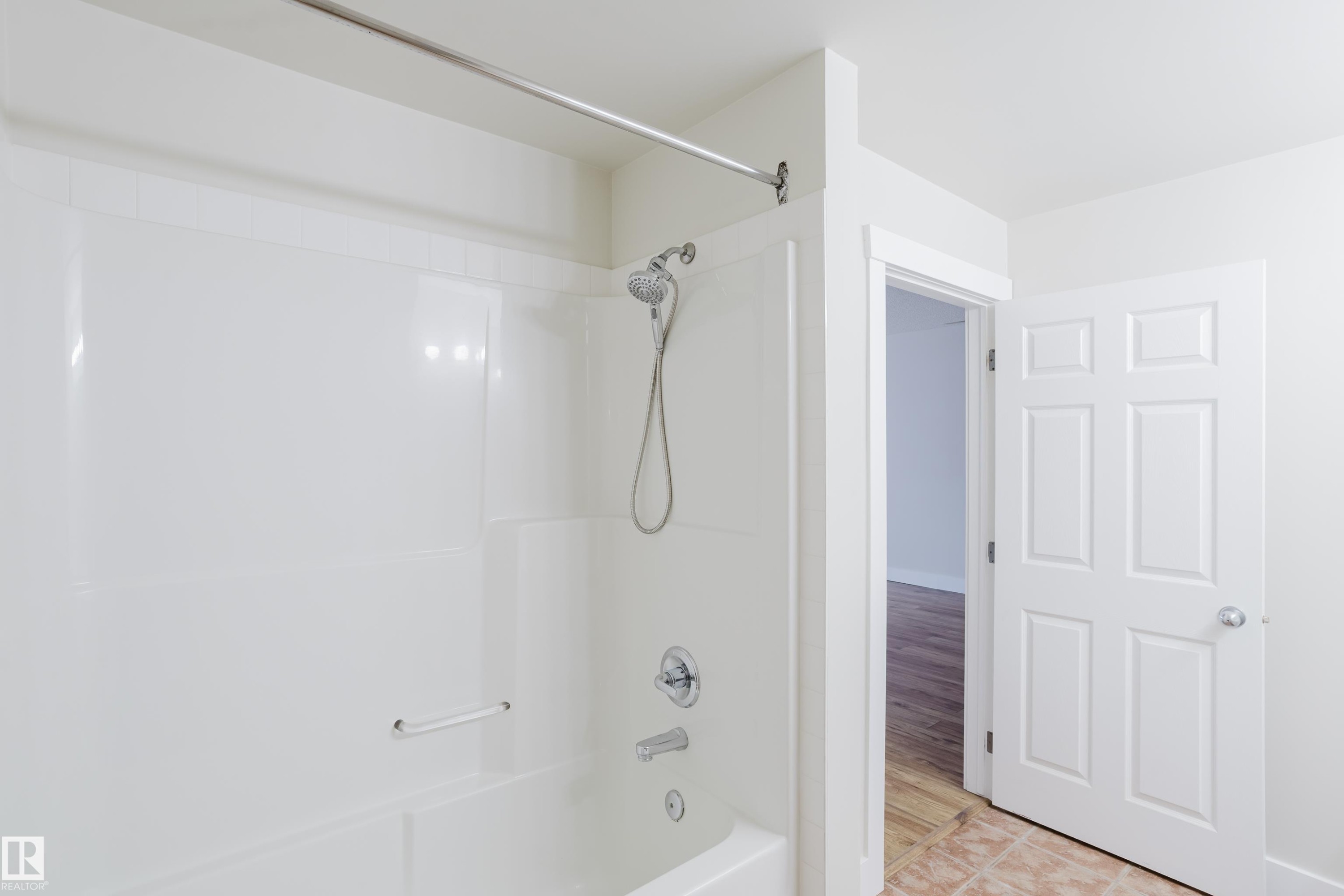 506 9919 105 Street, Edmonton, AB - Indoor Photo Showing Bathroom