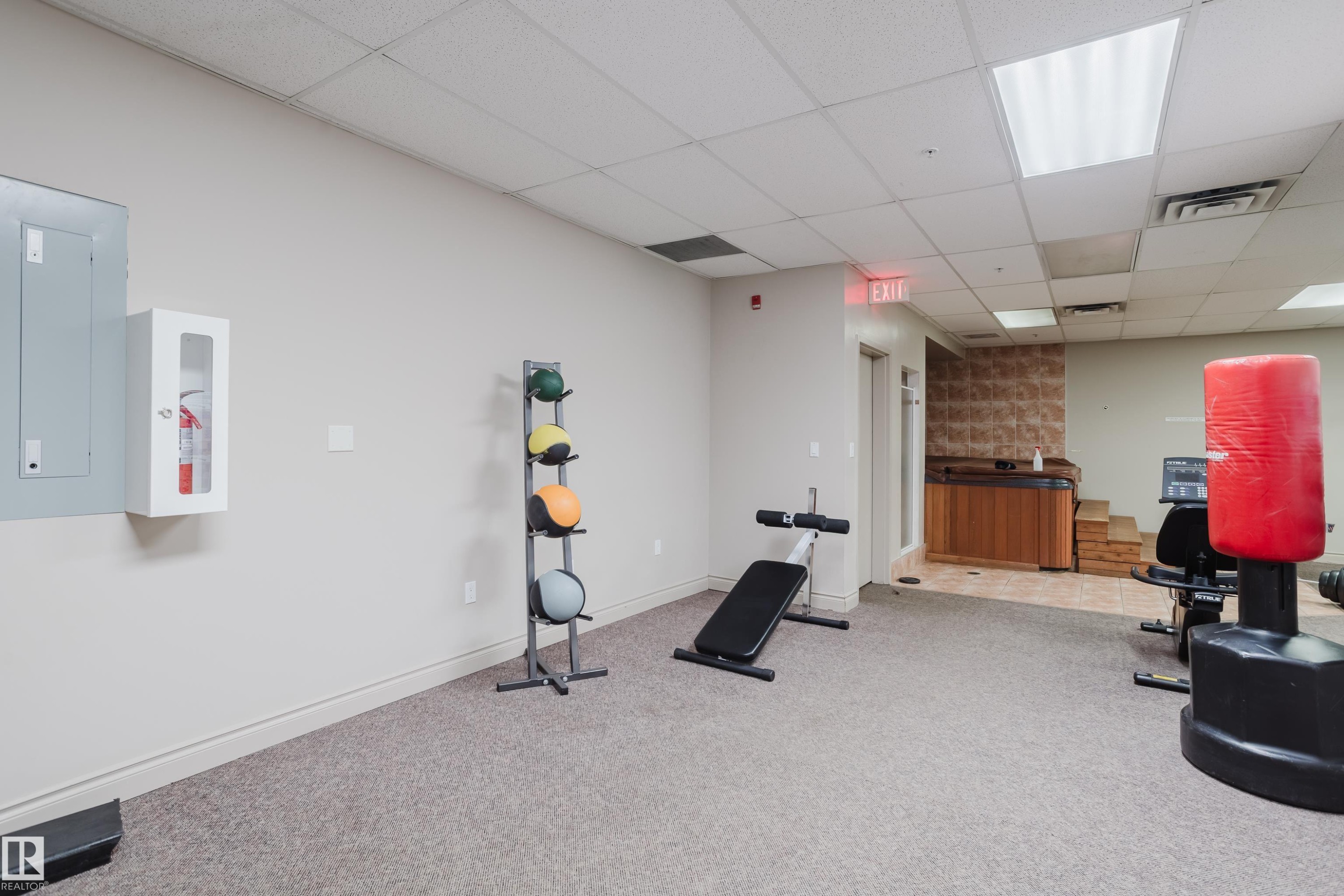 506 9919 105 Street, Edmonton, AB - Indoor