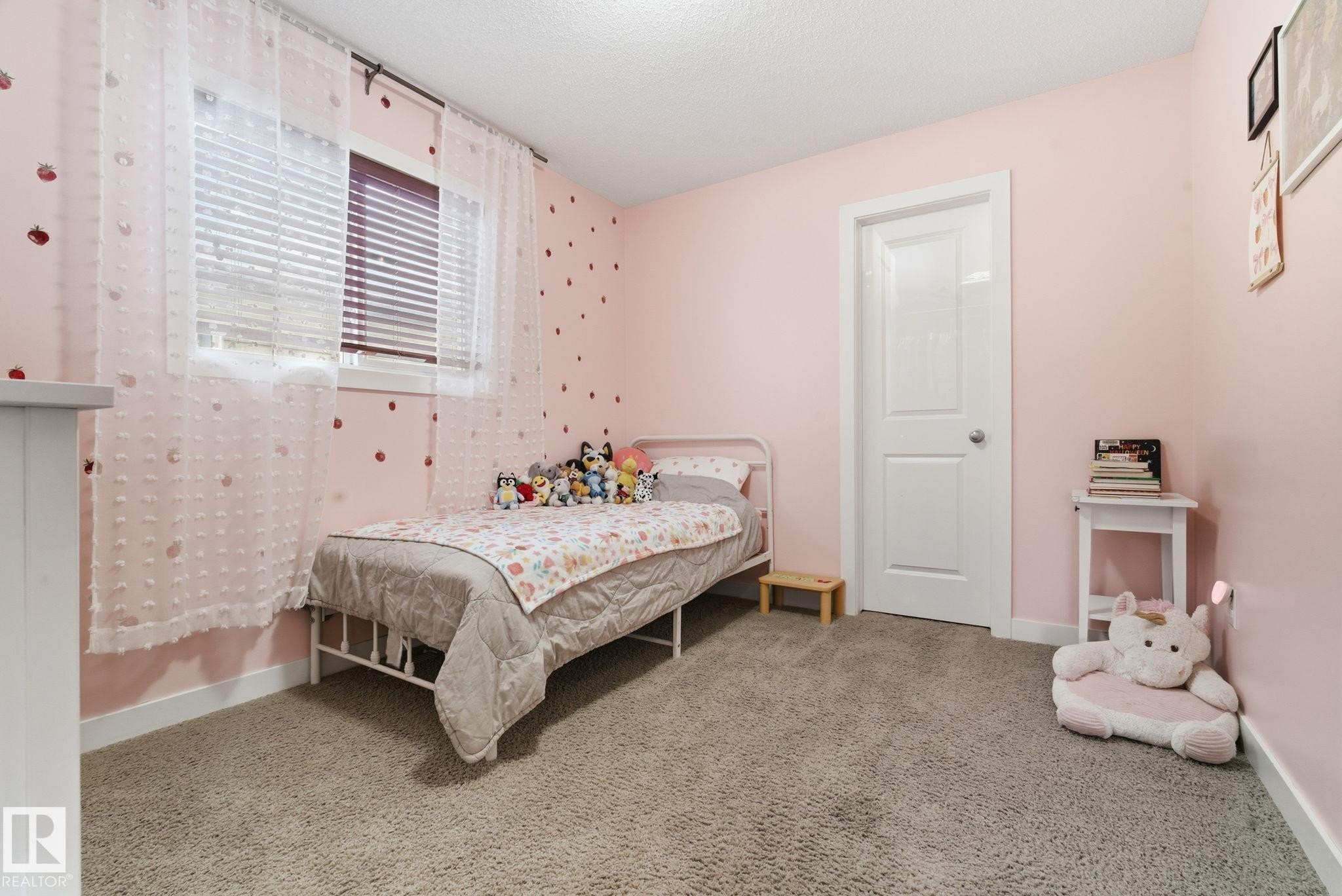1711 56 Street Sw, Edmonton, AB - Indoor Photo Showing Bedroom