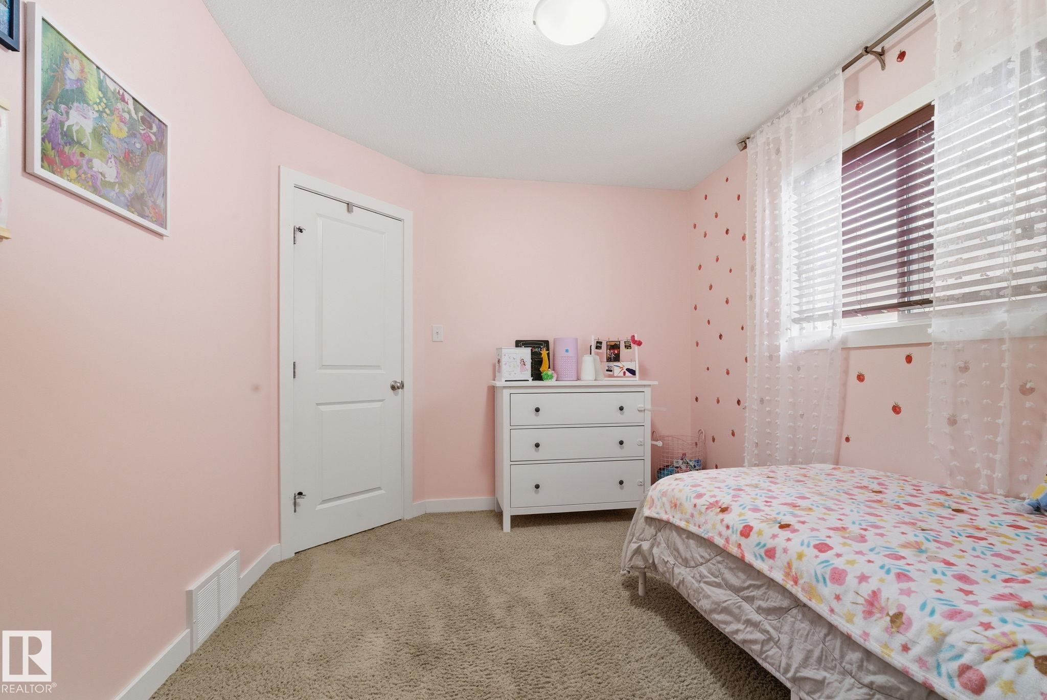 1711 56 Street Sw, Edmonton, AB - Indoor Photo Showing Bedroom