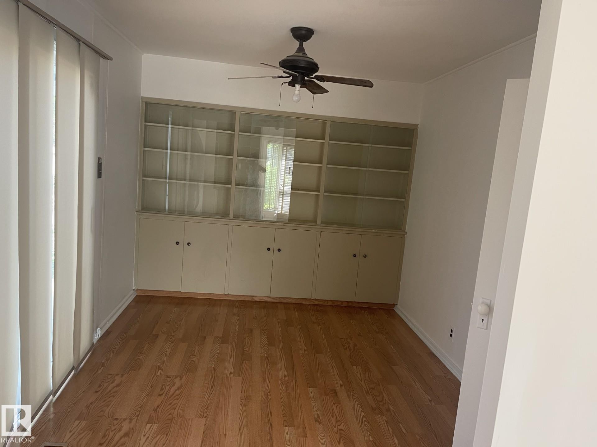 12202 105 Street, Edmonton, AB - Indoor Photo Showing Other Room