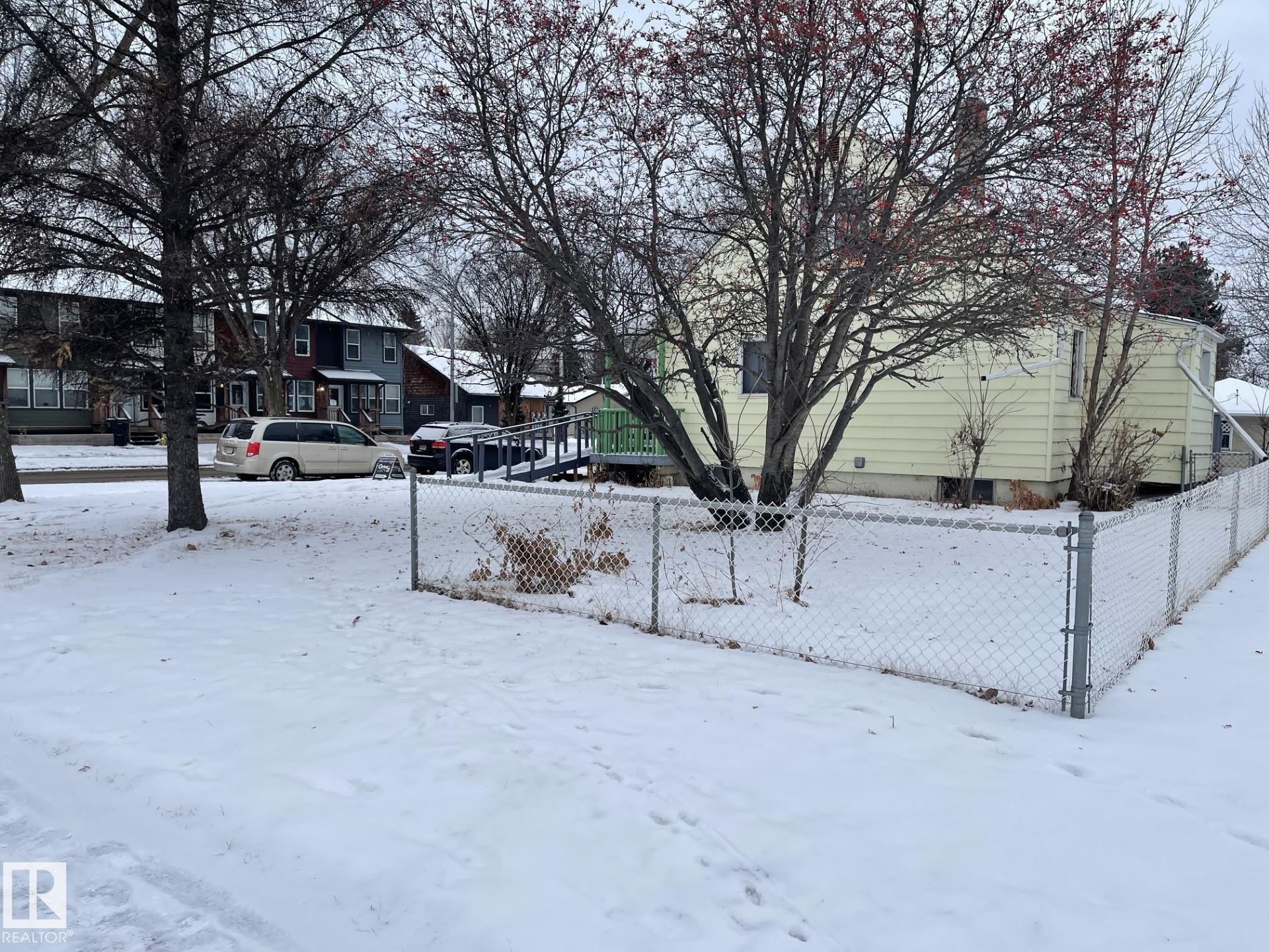 12202 105 Street, Edmonton, AB - Outdoor