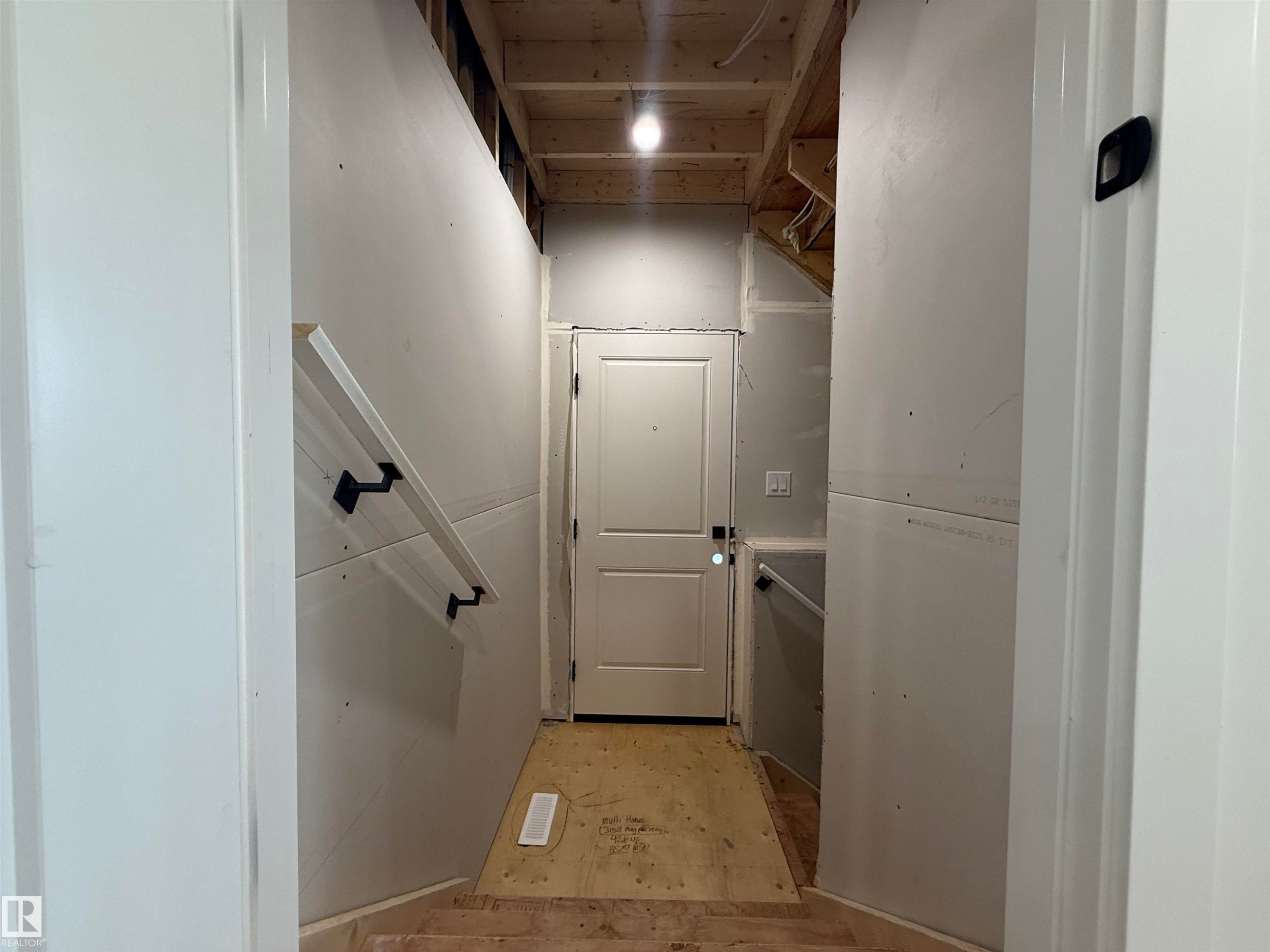 View of hallway - 3158 Magpie Way, Edmonton, AB - Indoor Photo Showing Other Room