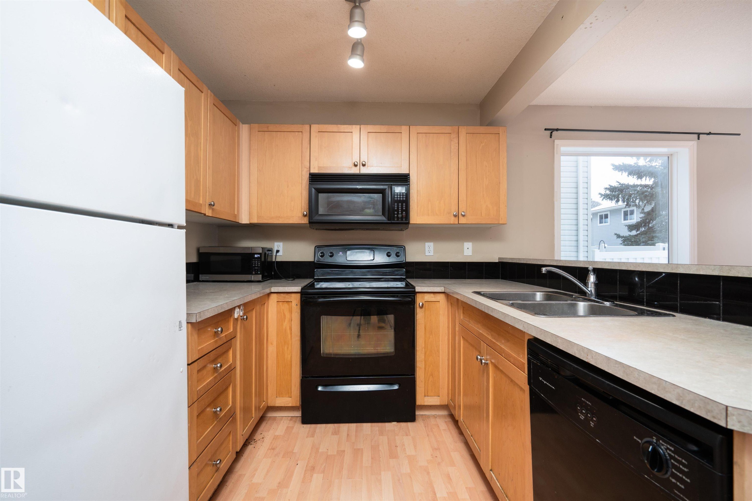 111 230 Edwards Drive, Edmonton, AB - Indoor Photo Showing Kitchen With Double Sink