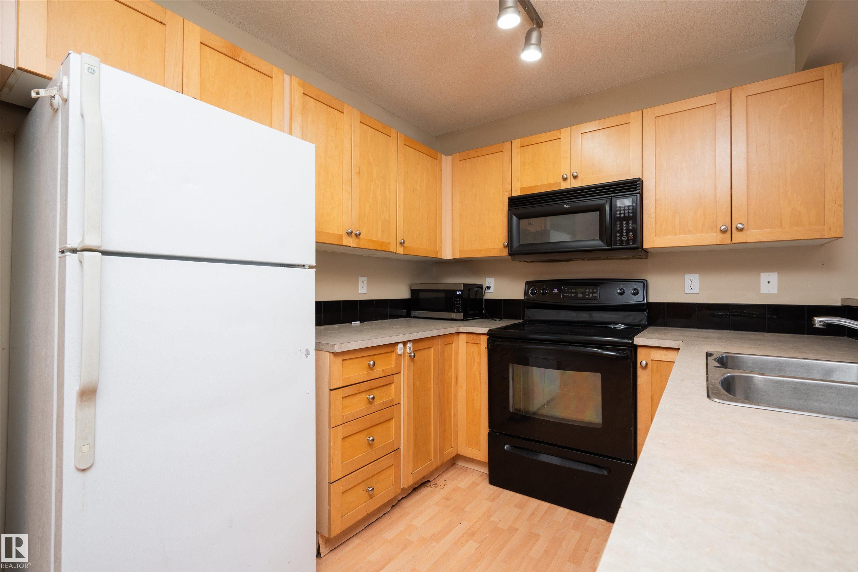 111 230 Edwards Drive, Edmonton, AB - Indoor Photo Showing Kitchen With Double Sink