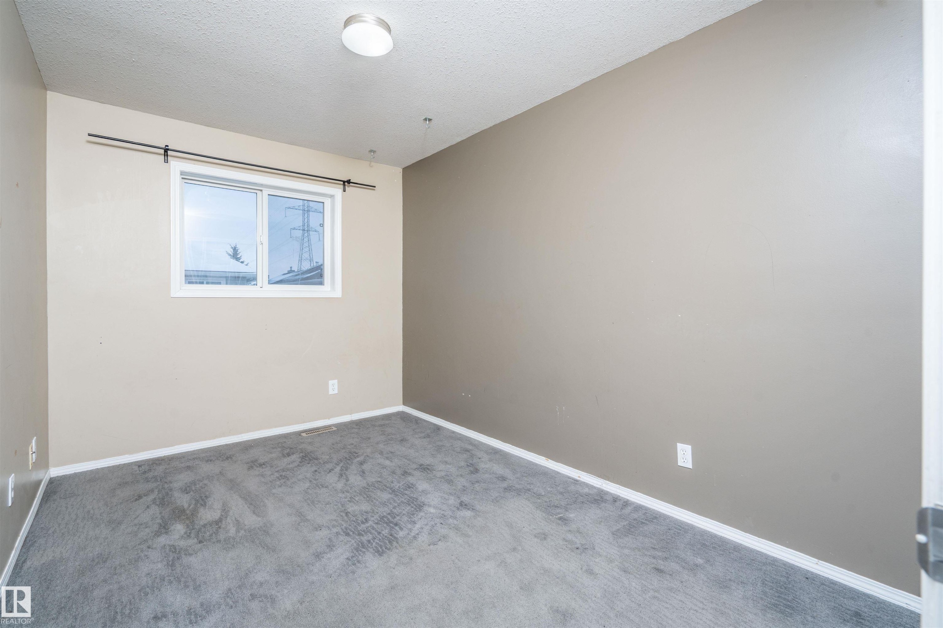 111 230 Edwards Drive, Edmonton, AB - Indoor Photo Showing Other Room