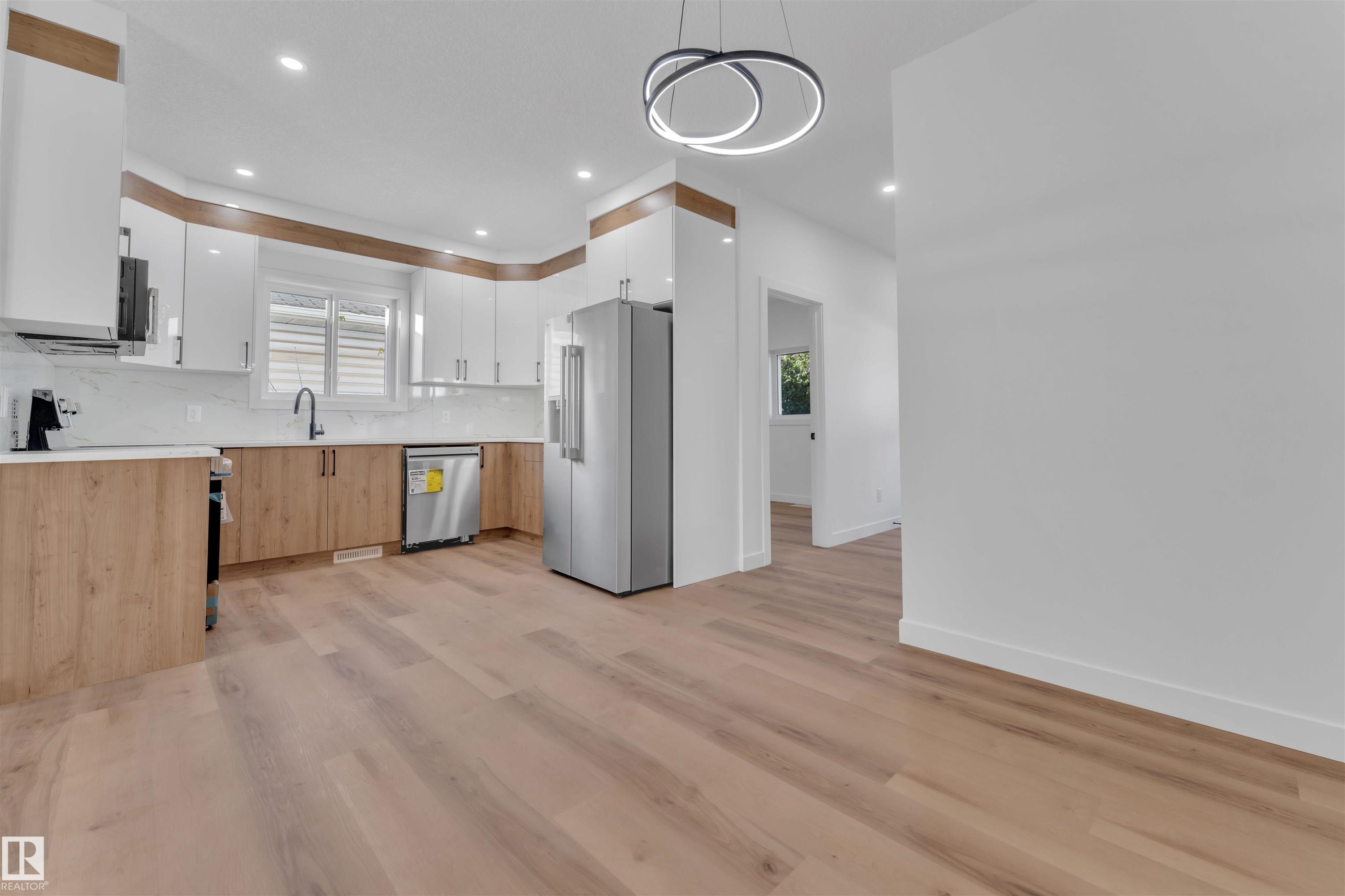 9652 63 Ave, Edmonton, AB - Indoor Photo Showing Kitchen