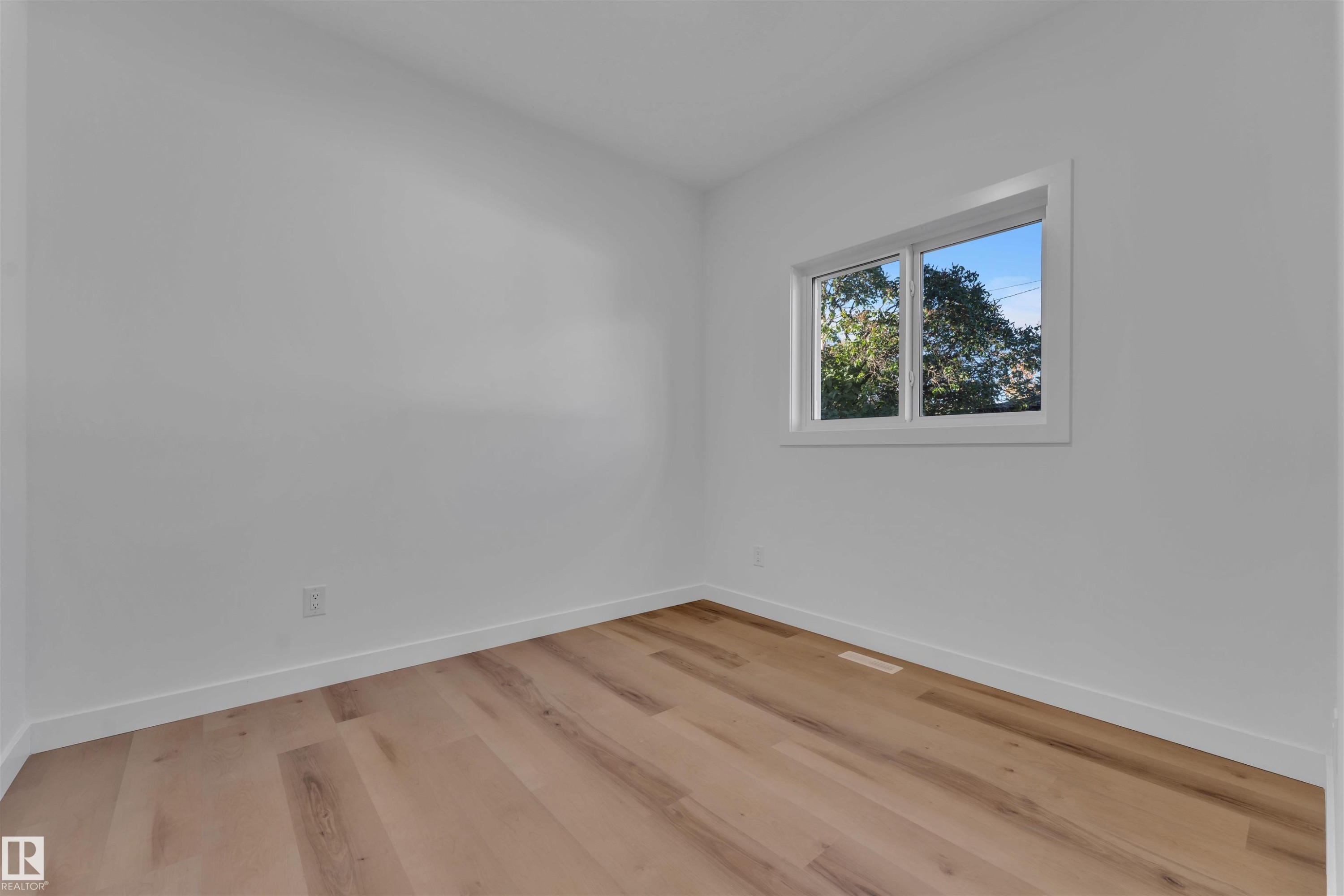 9652 63 Ave, Edmonton, AB - Indoor Photo Showing Other Room