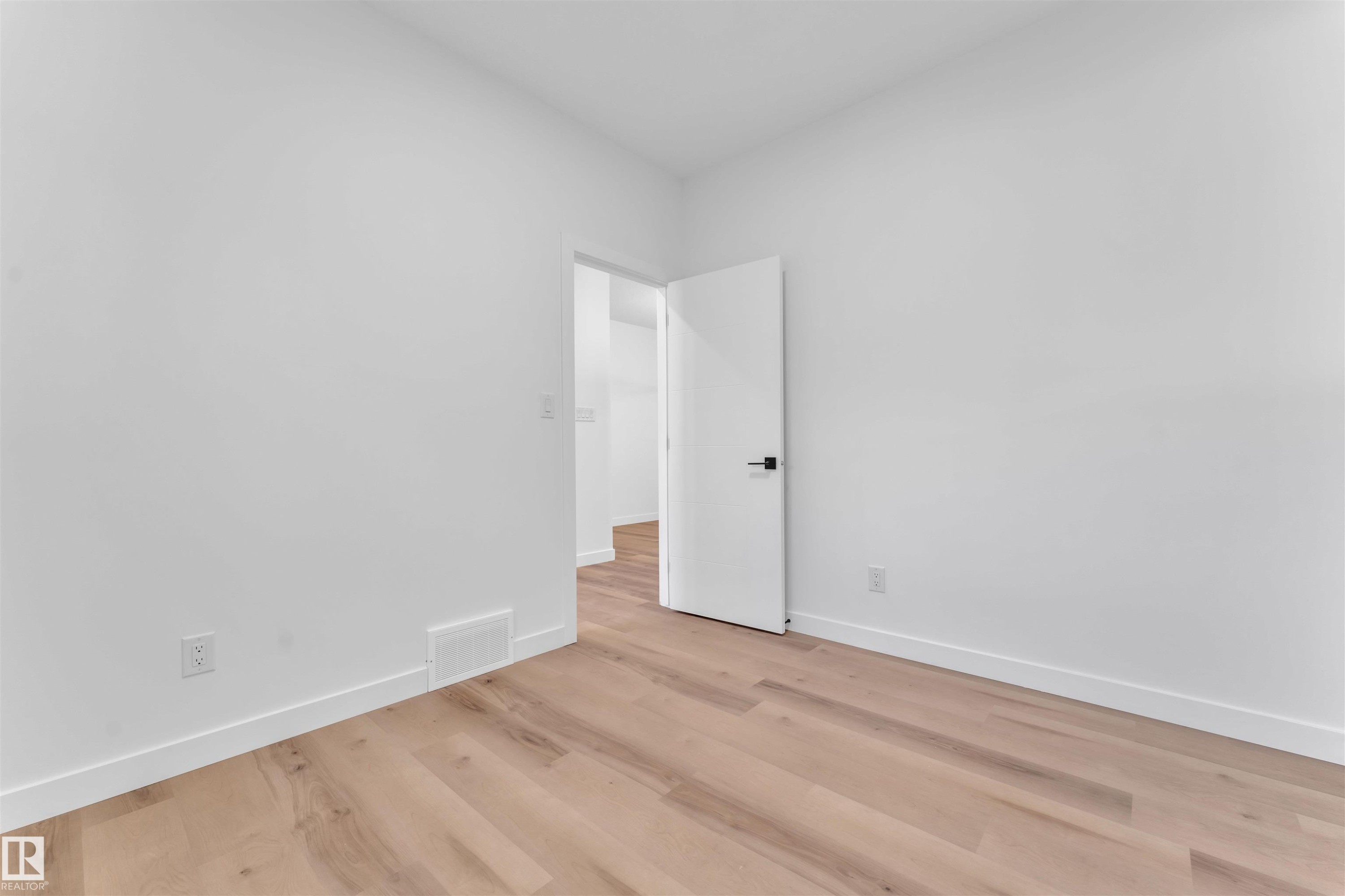 9652 63 Ave, Edmonton, AB - Indoor Photo Showing Other Room