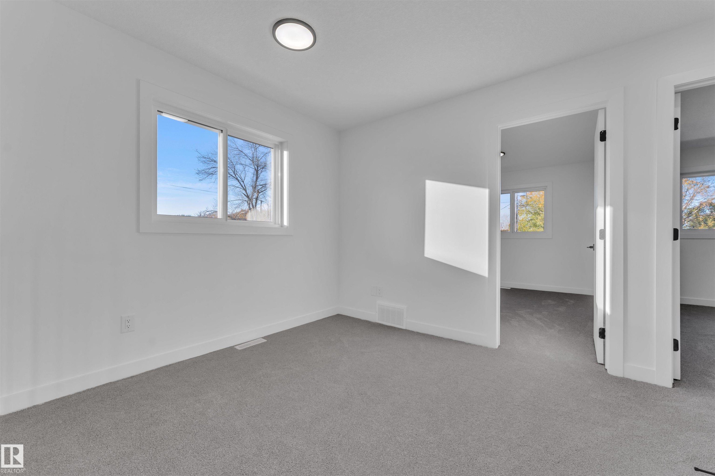 9652 63 Ave, Edmonton, AB - Indoor Photo Showing Other Room