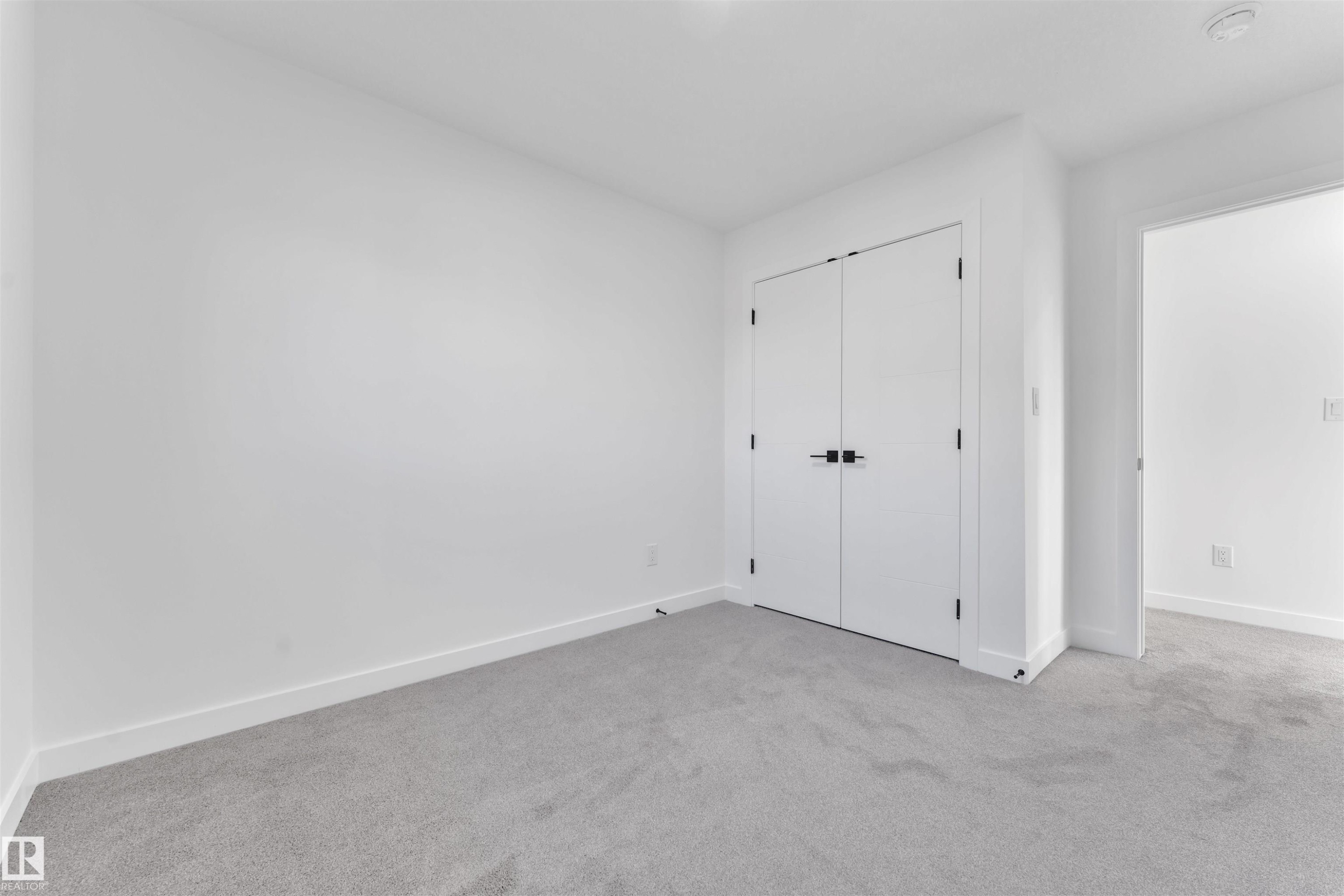 9652 63 Ave, Edmonton, AB - Indoor Photo Showing Other Room