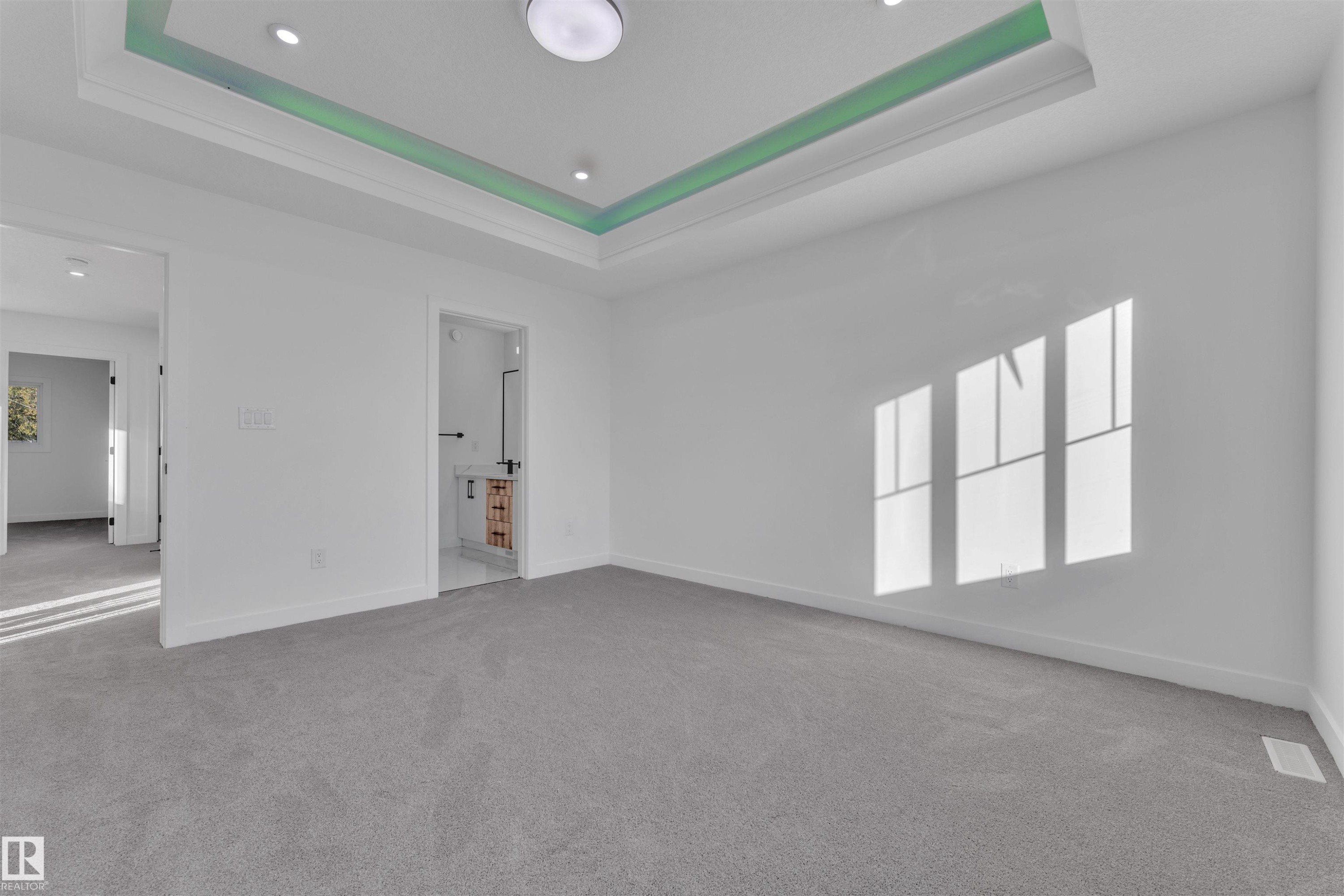 9652 63 Ave, Edmonton, AB - Indoor Photo Showing Other Room