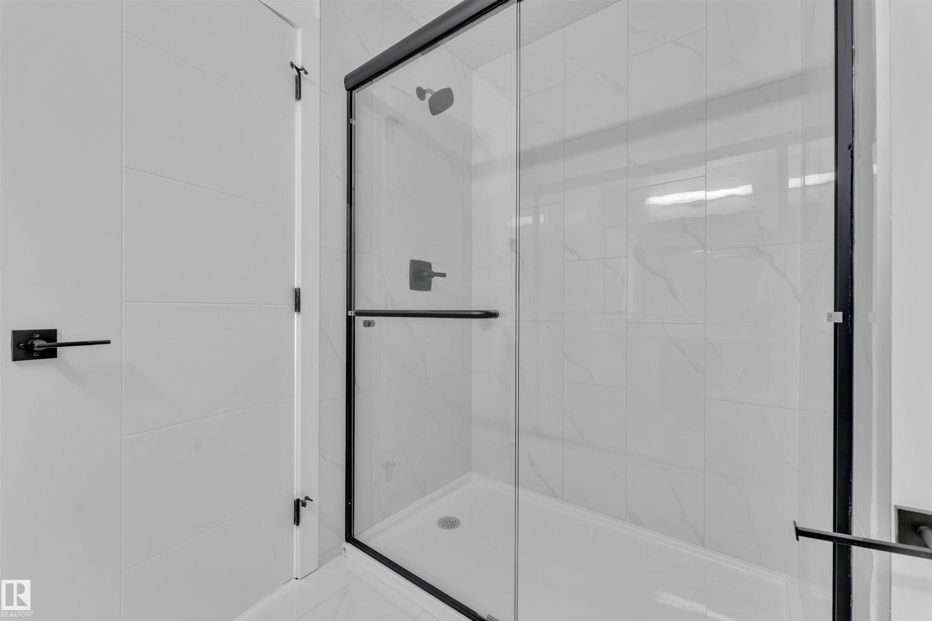 9652 63 Ave, Edmonton, AB - Indoor Photo Showing Bathroom