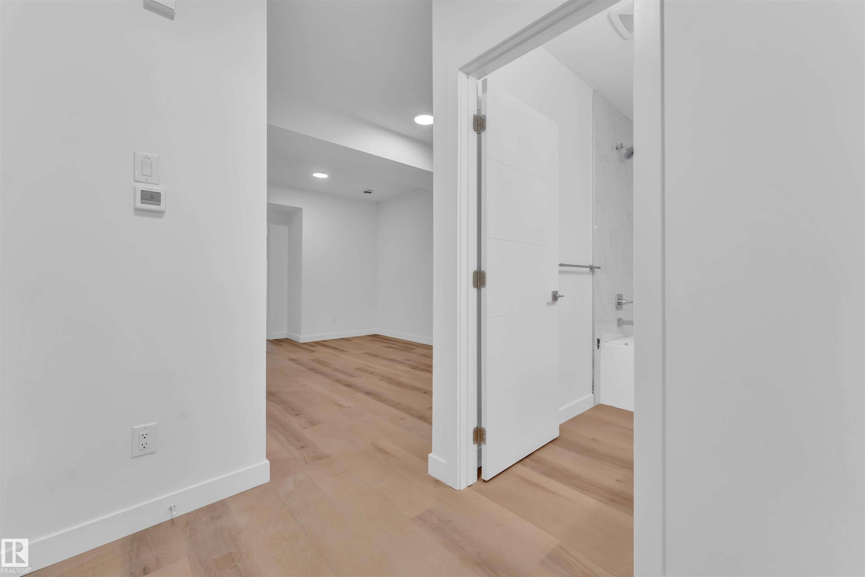 9652 63 Ave, Edmonton, AB - Indoor Photo Showing Other Room