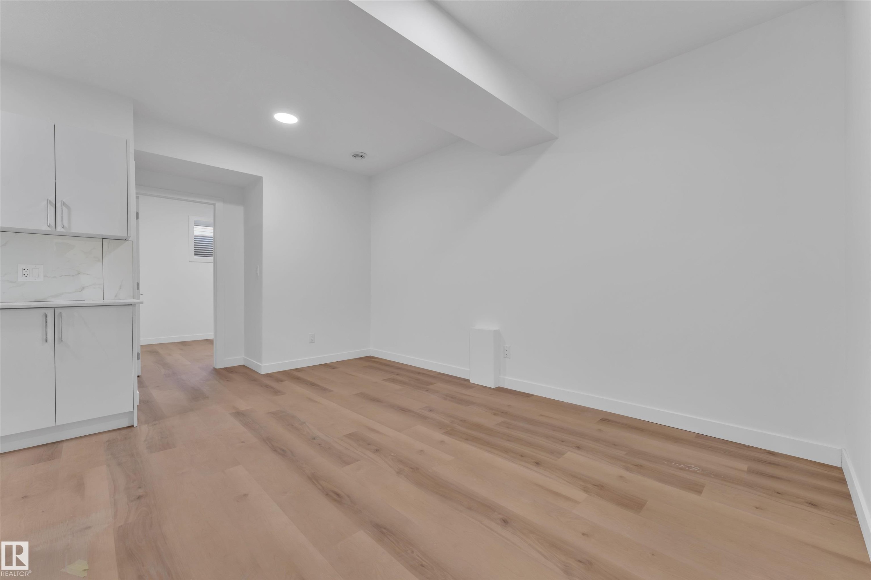 9652 63 Ave, Edmonton, AB - Indoor Photo Showing Other Room