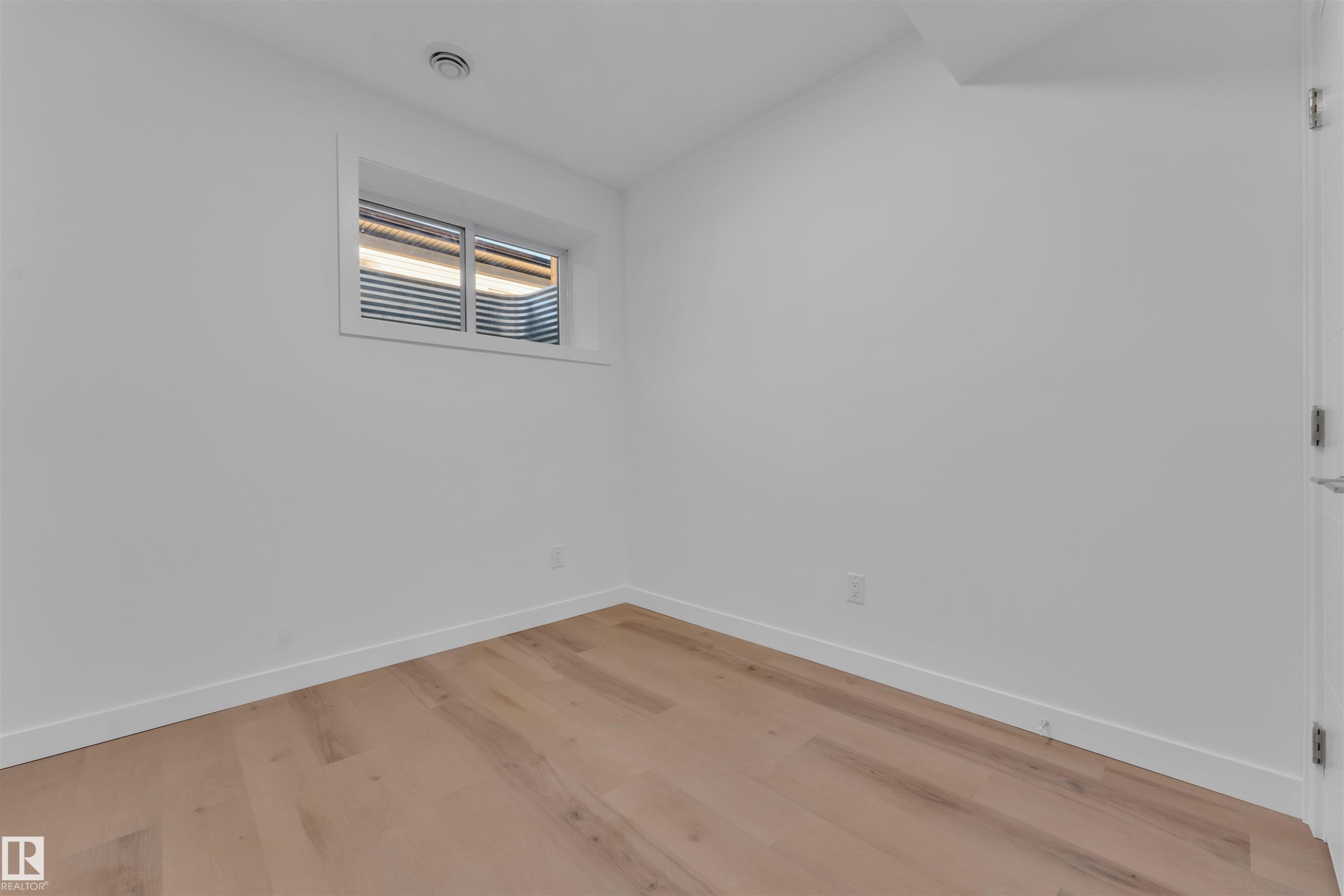 9652 63 Ave, Edmonton, AB - Indoor Photo Showing Other Room