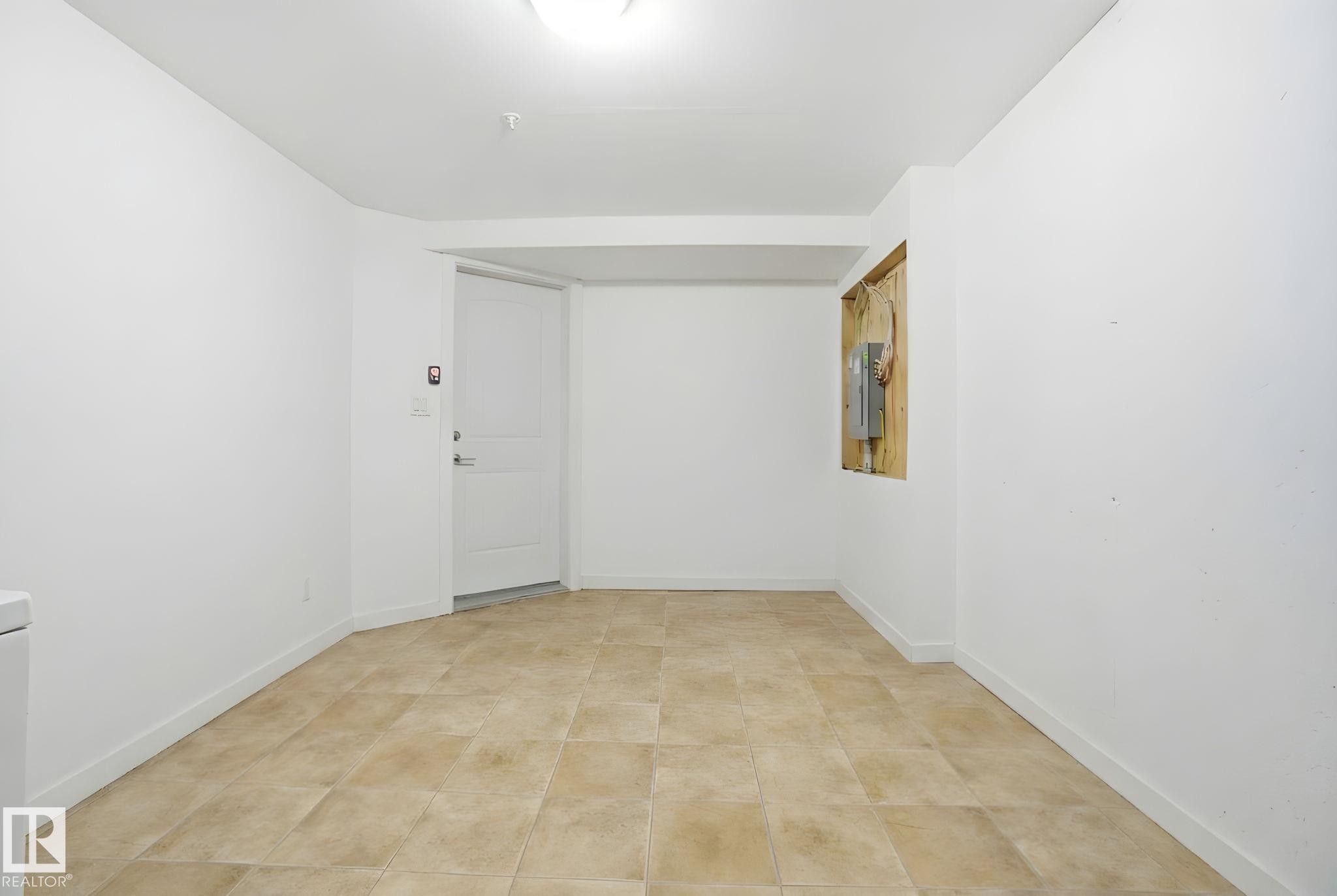 1633 Cunningham Way, Edmonton, AB - Indoor Photo Showing Other Room