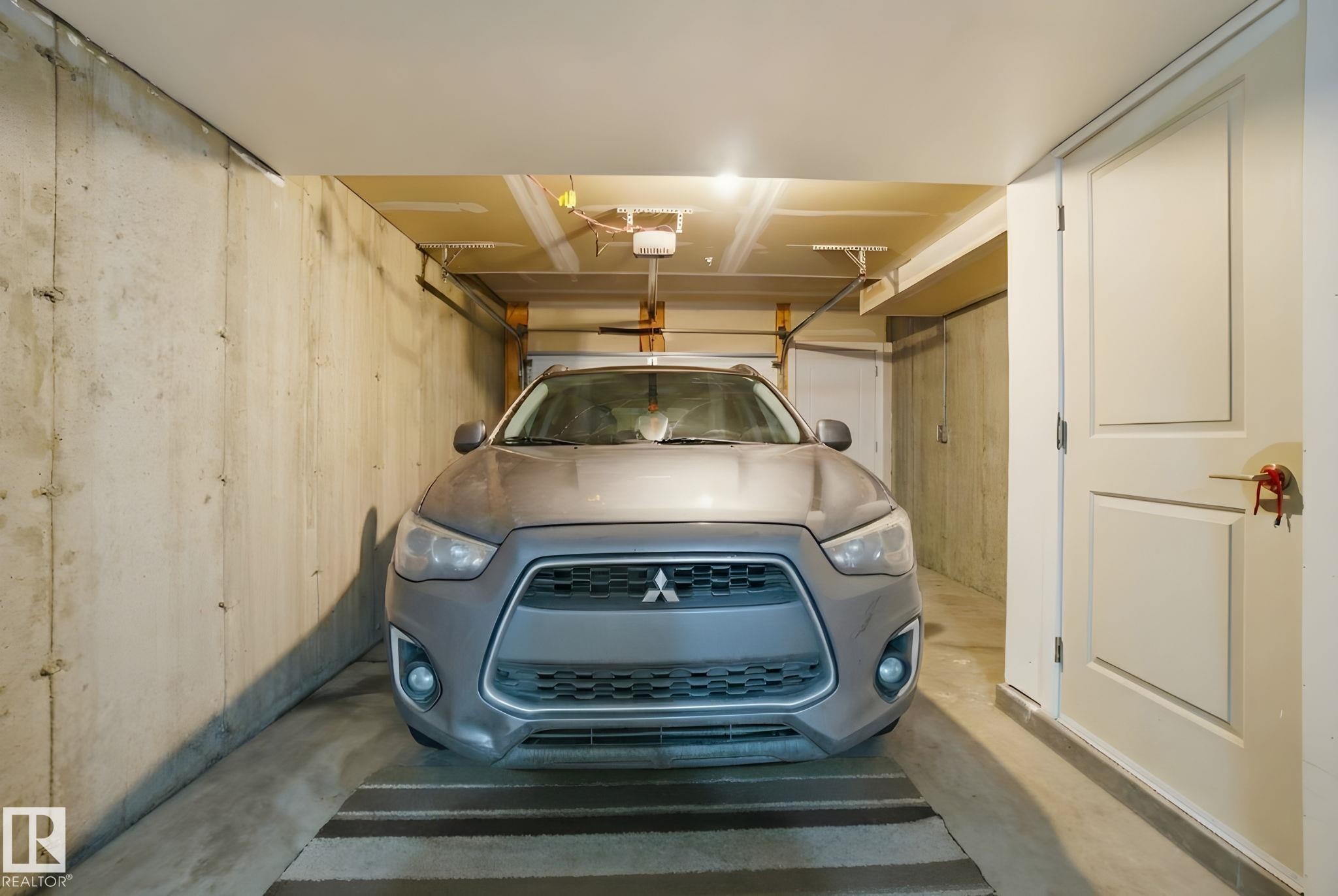 1633 Cunningham Way, Edmonton, AB - Indoor Photo Showing Garage