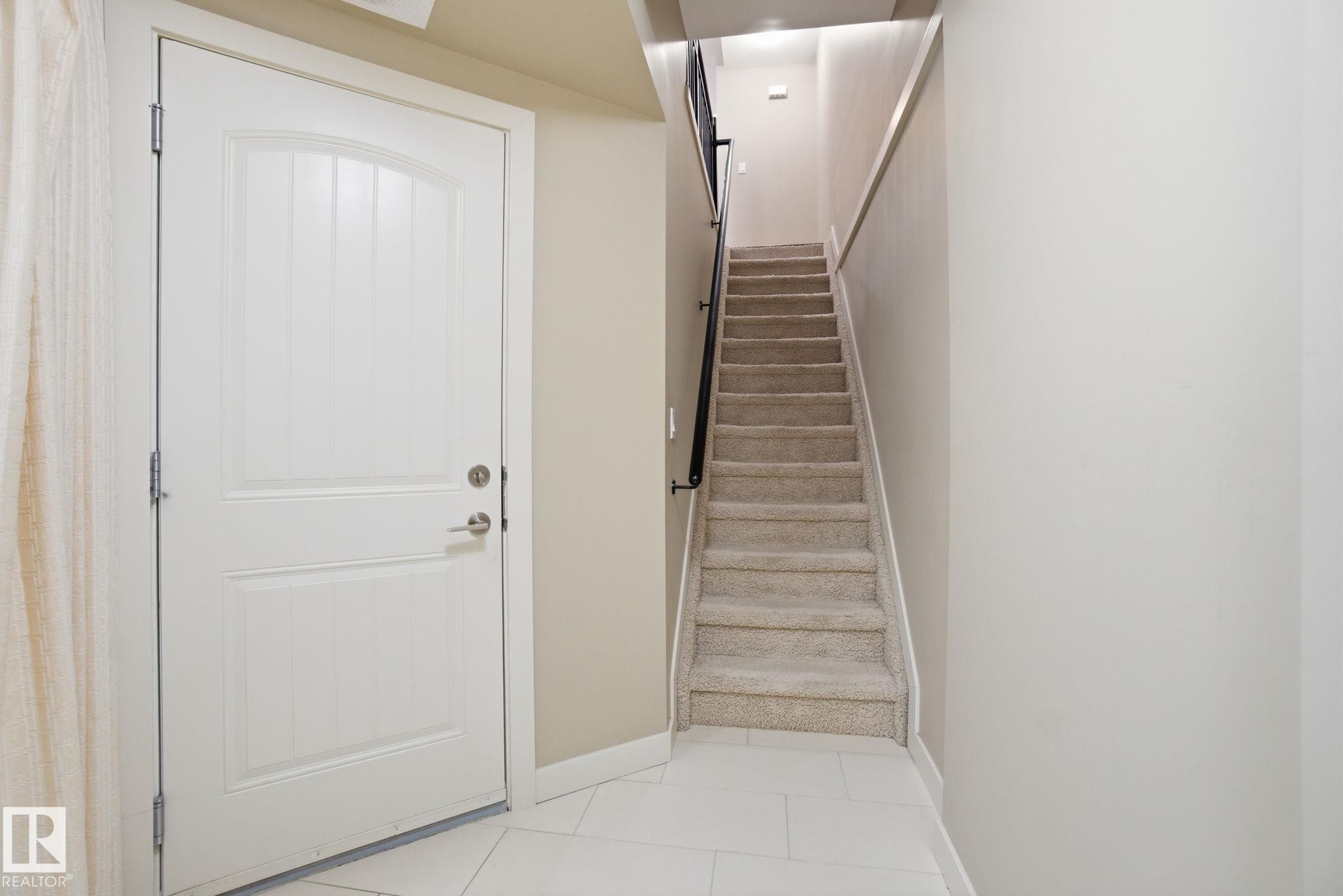 1633 Cunningham Way, Edmonton, AB - Indoor Photo Showing Other Room