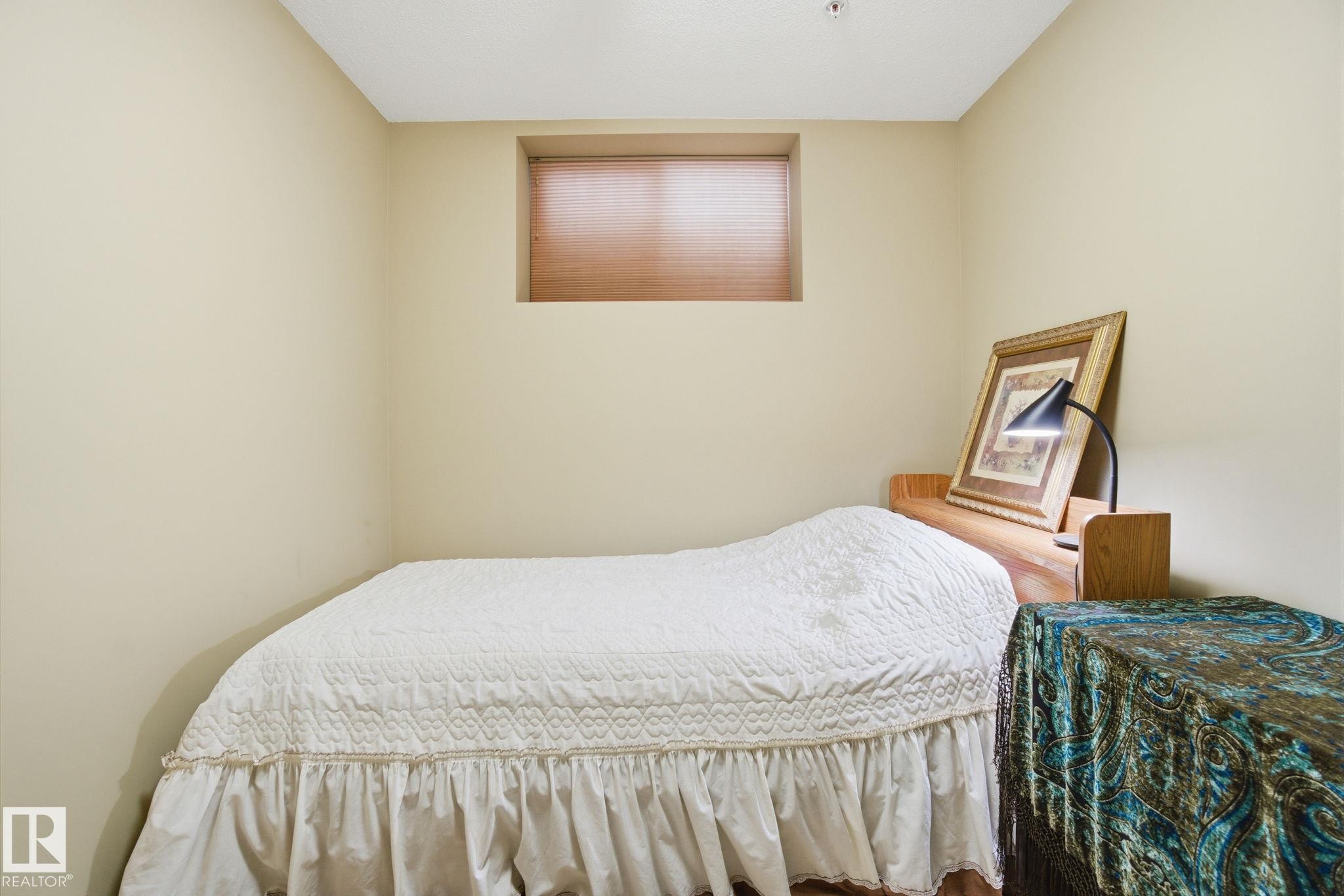 1633 Cunningham Way, Edmonton, AB - Indoor Photo Showing Bedroom