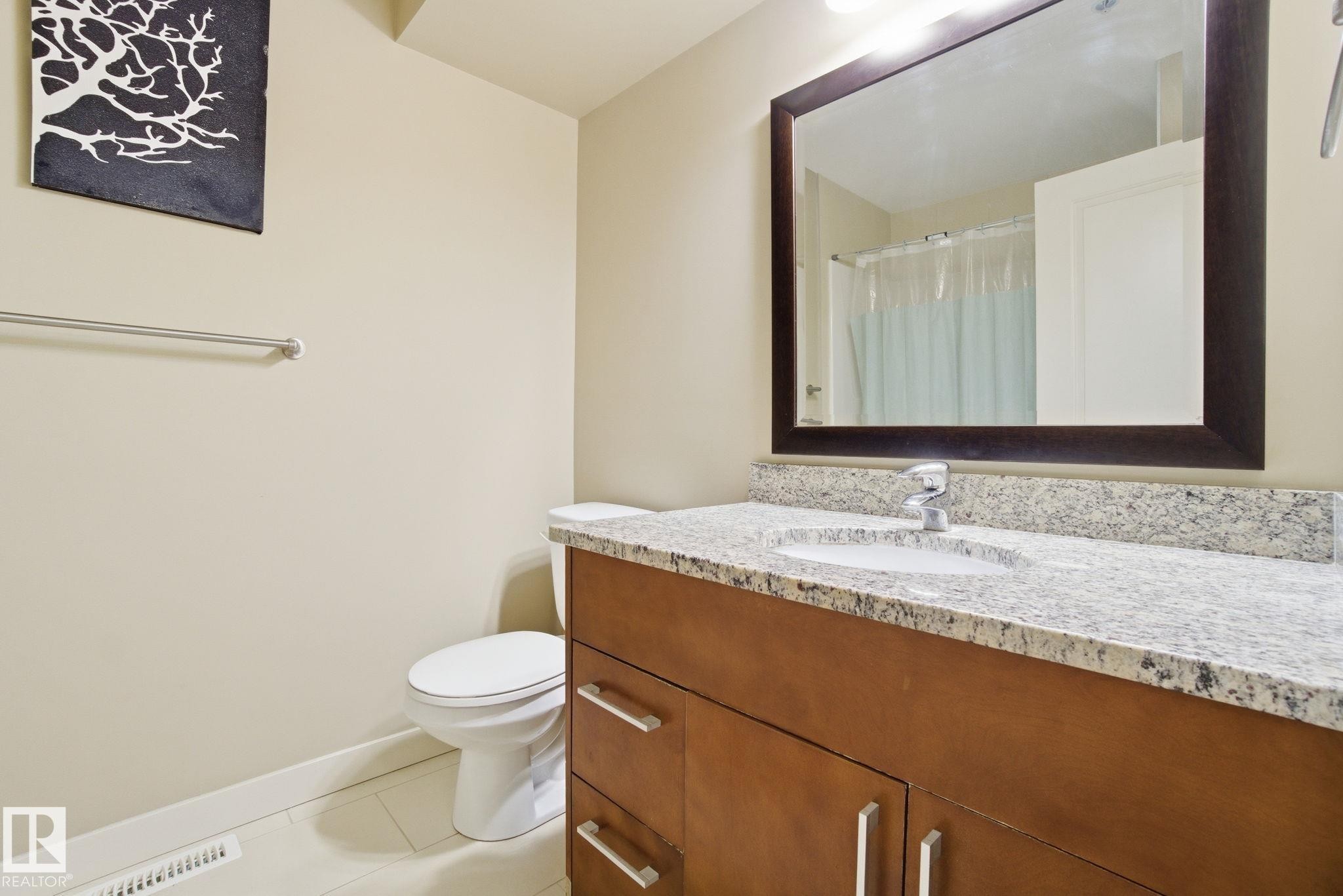 1633 Cunningham Way, Edmonton, AB - Indoor Photo Showing Bathroom