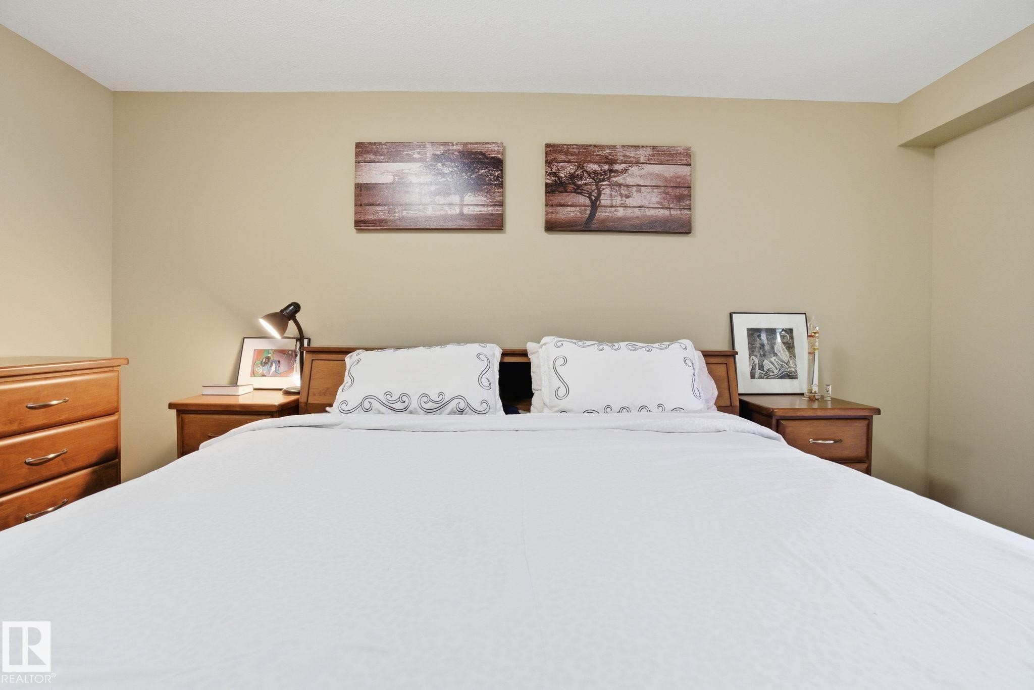 1633 Cunningham Way, Edmonton, AB - Indoor Photo Showing Bedroom