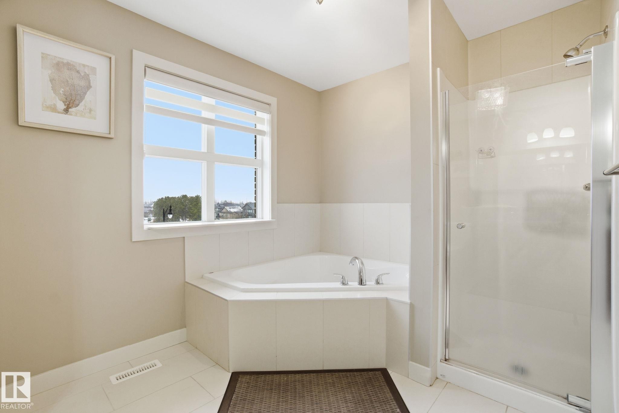 1633 Cunningham Way, Edmonton, AB - Indoor Photo Showing Bathroom