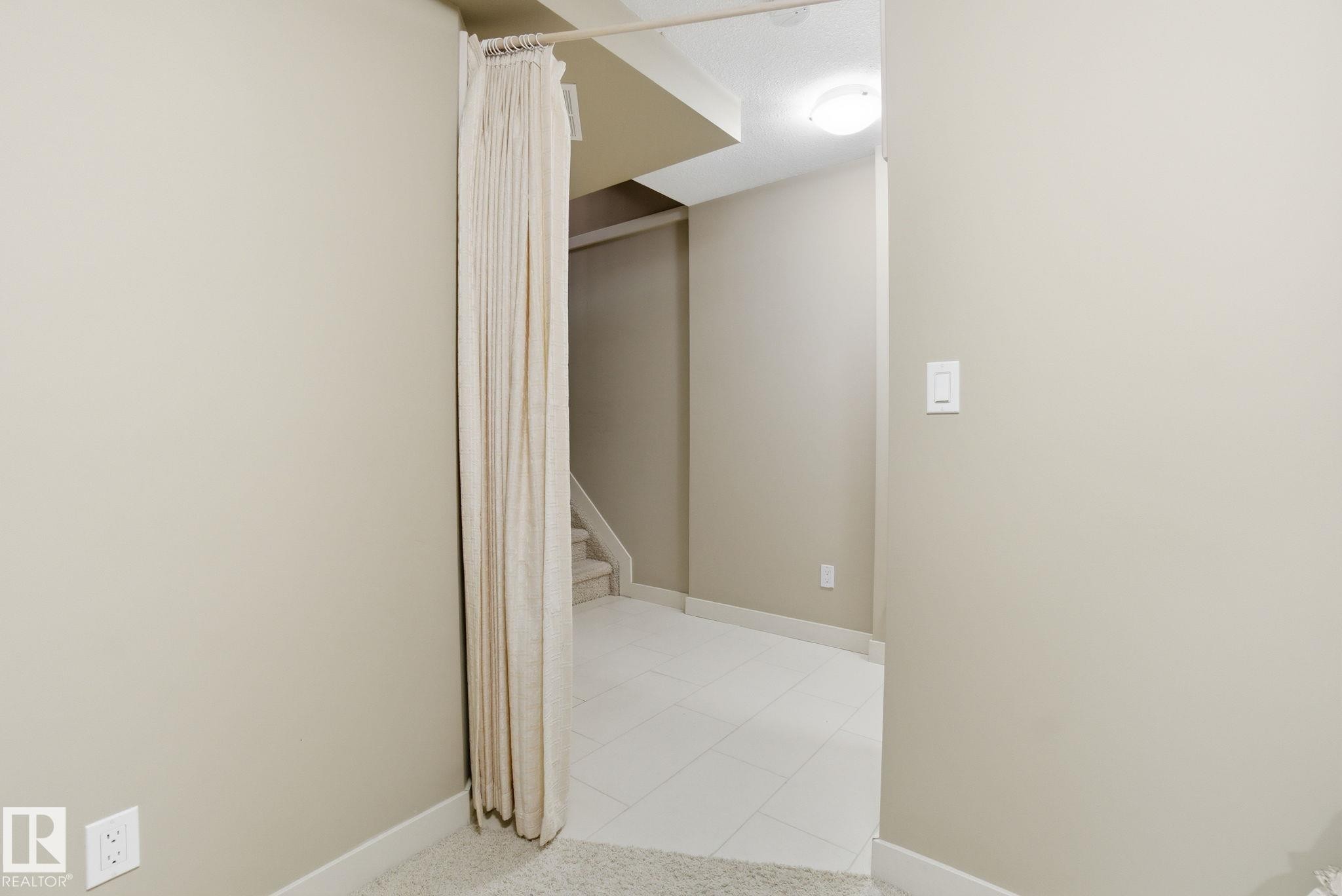 1633 Cunningham Way, Edmonton, AB - Indoor Photo Showing Other Room