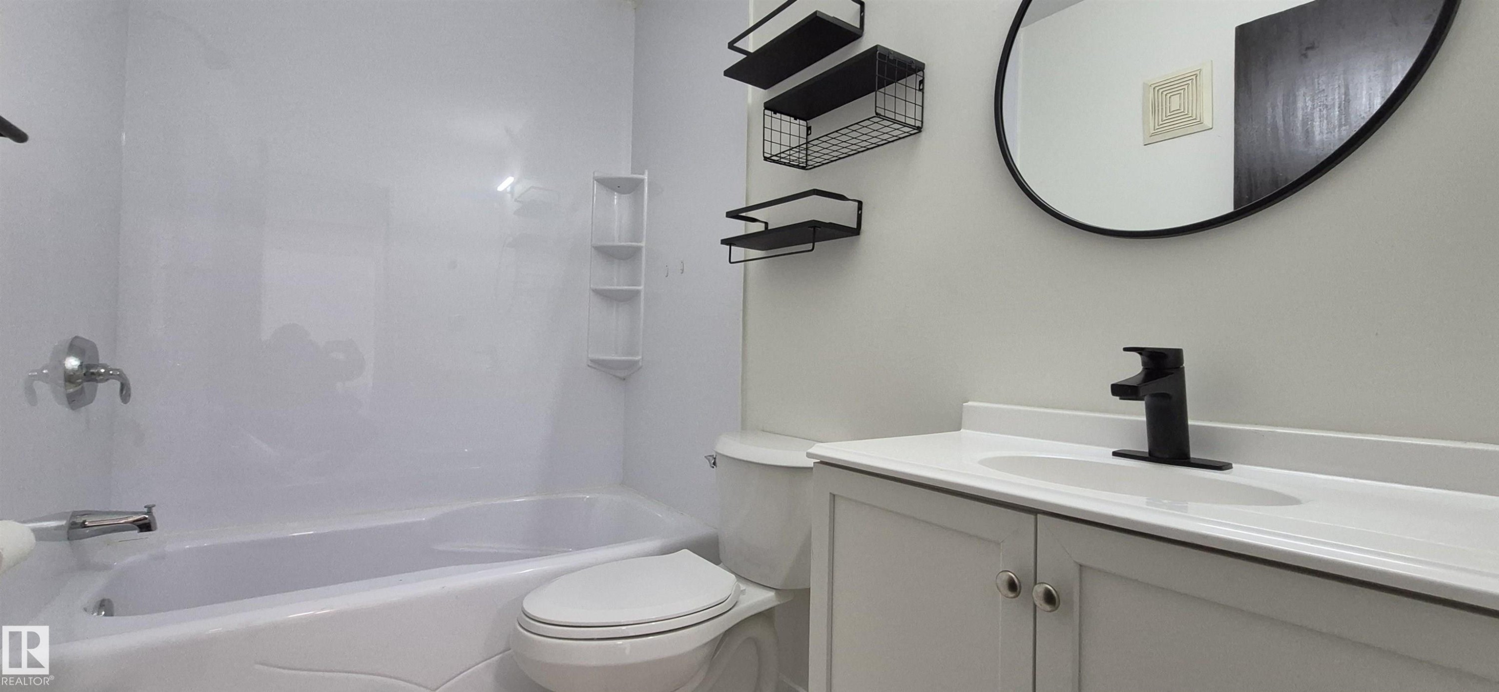 201 11907 81 Street, Edmonton, AB - Indoor Photo Showing Bathroom