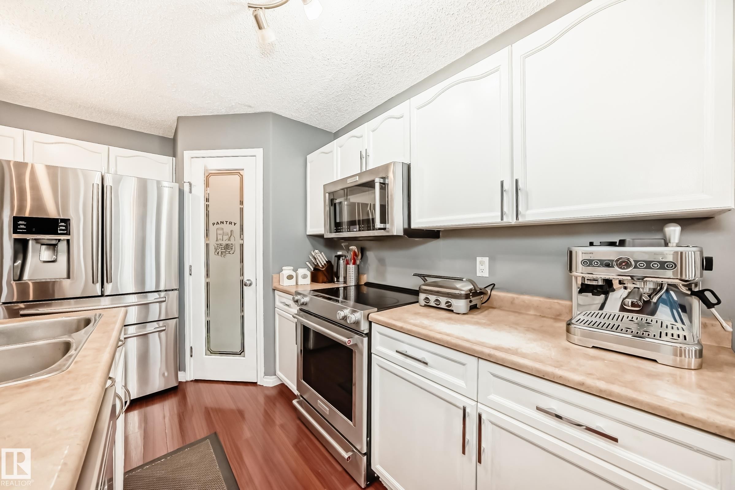 5819 Sutter Place, Edmonton, AB - Indoor Photo Showing Kitchen With Double Sink