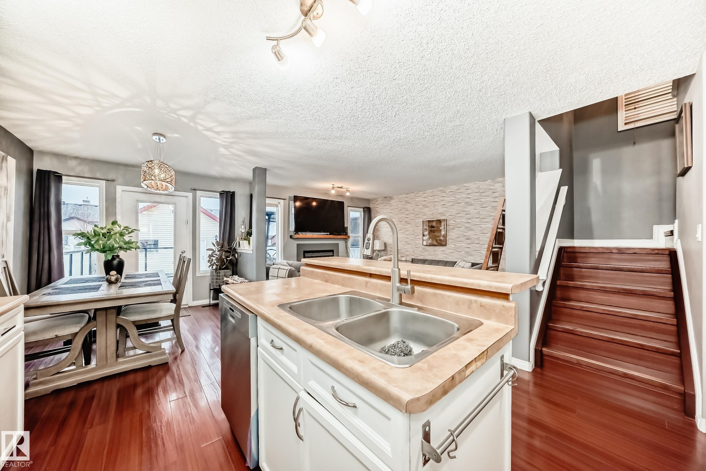 5819 Sutter Place, Edmonton, AB - Indoor Photo Showing Kitchen With Double Sink