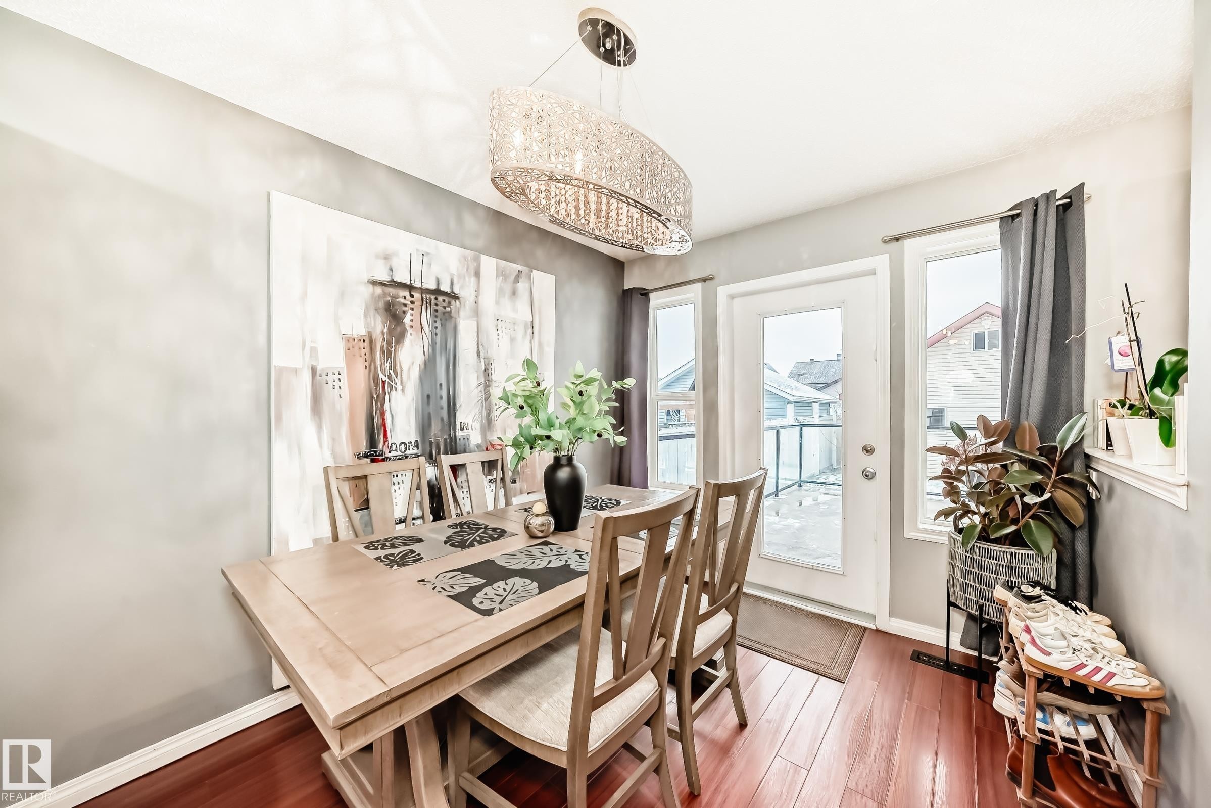 5819 Sutter Place, Edmonton, AB - Indoor Photo Showing Dining Room