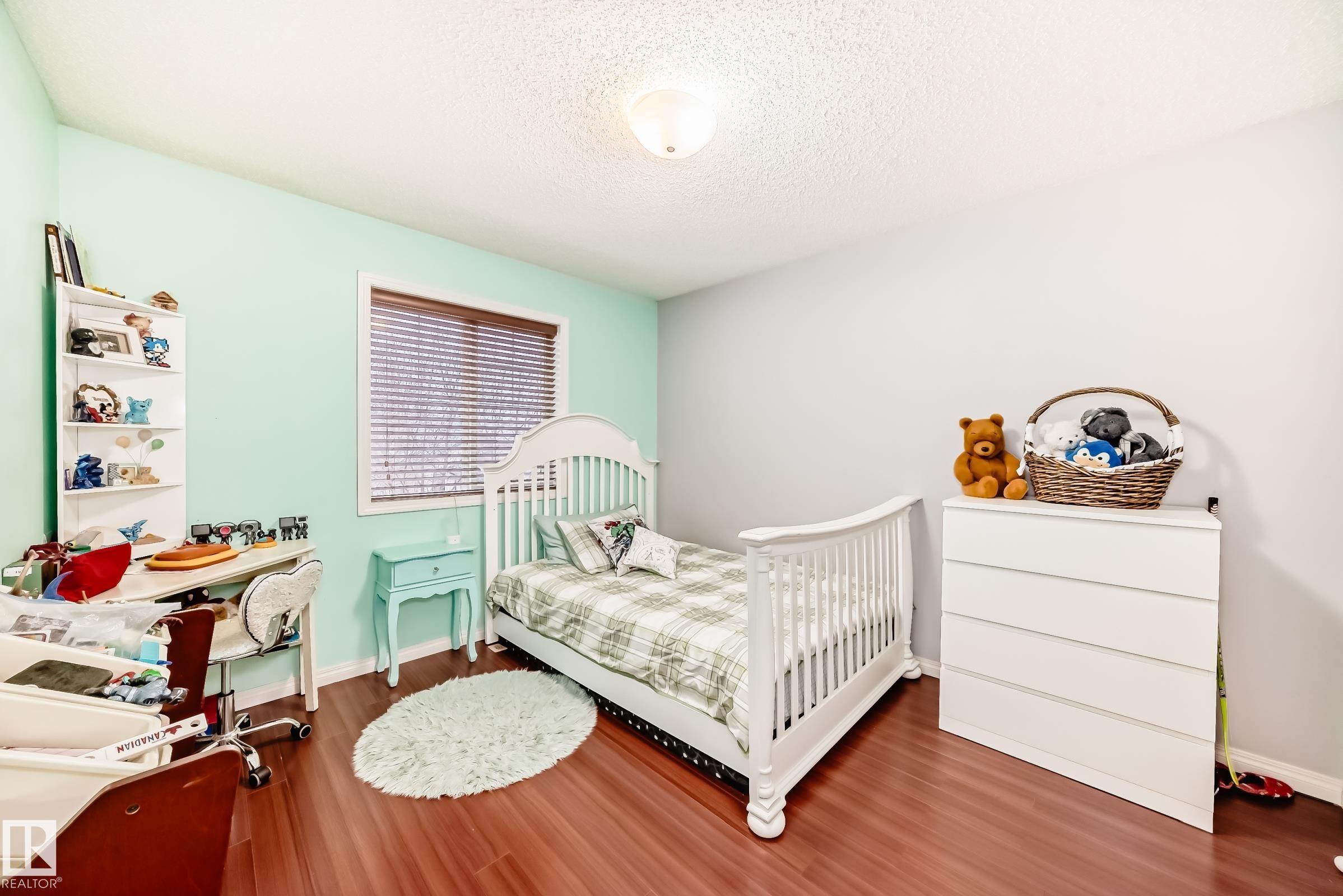 5819 Sutter Place, Edmonton, AB - Indoor Photo Showing Bedroom