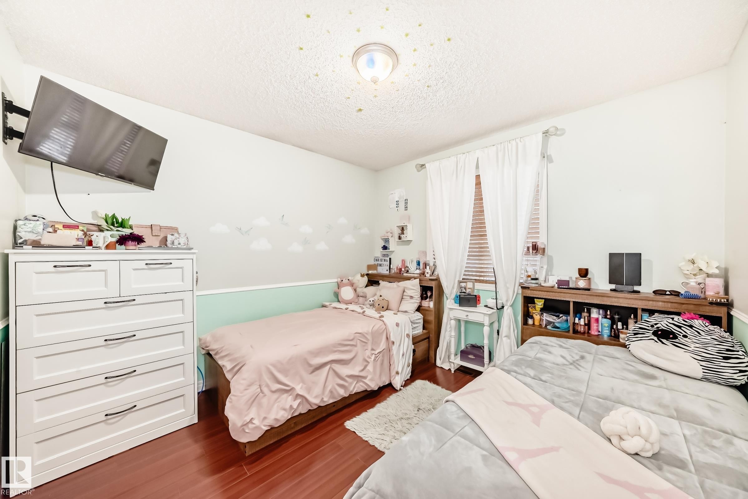 5819 Sutter Place, Edmonton, AB - Indoor Photo Showing Bedroom