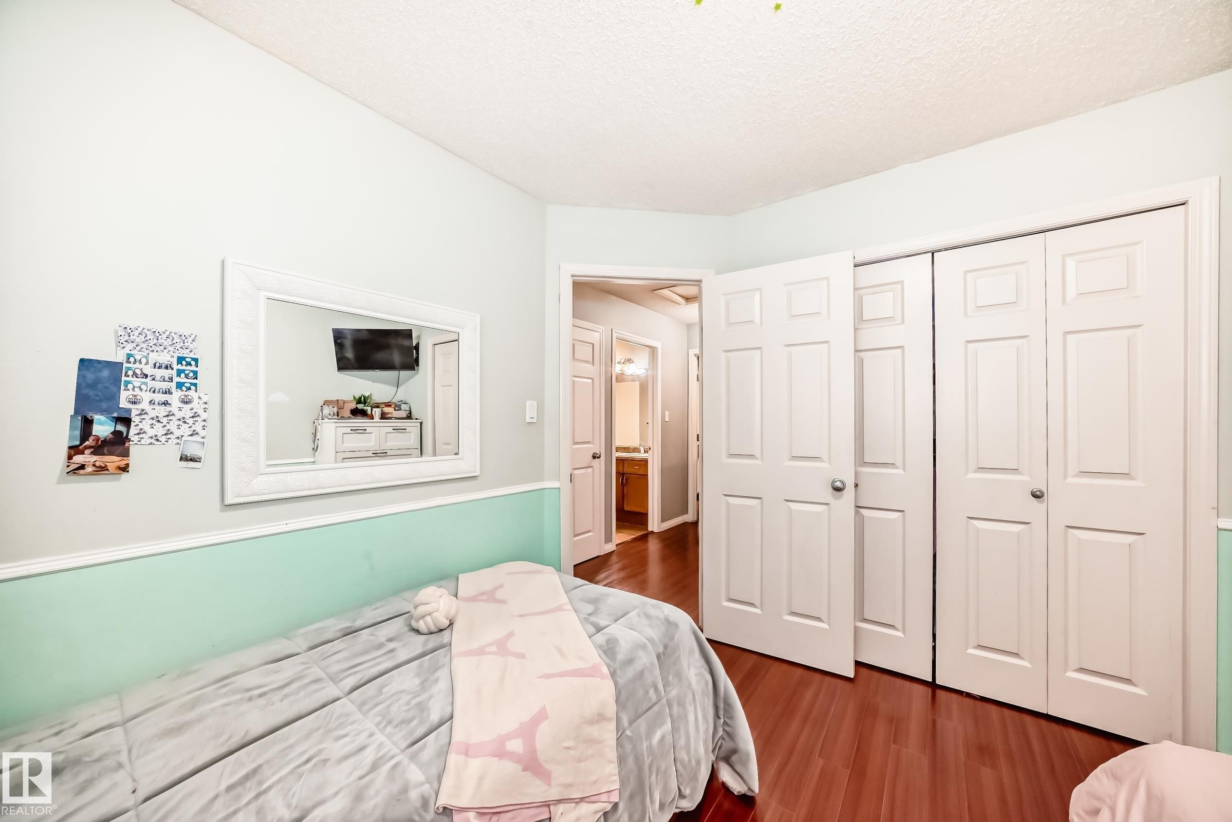 5819 Sutter Place, Edmonton, AB - Indoor Photo Showing Bedroom
