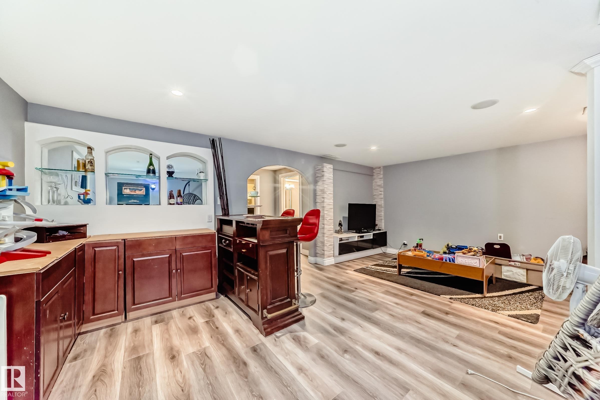 5819 Sutter Place, Edmonton, AB - Indoor Photo Showing Other Room