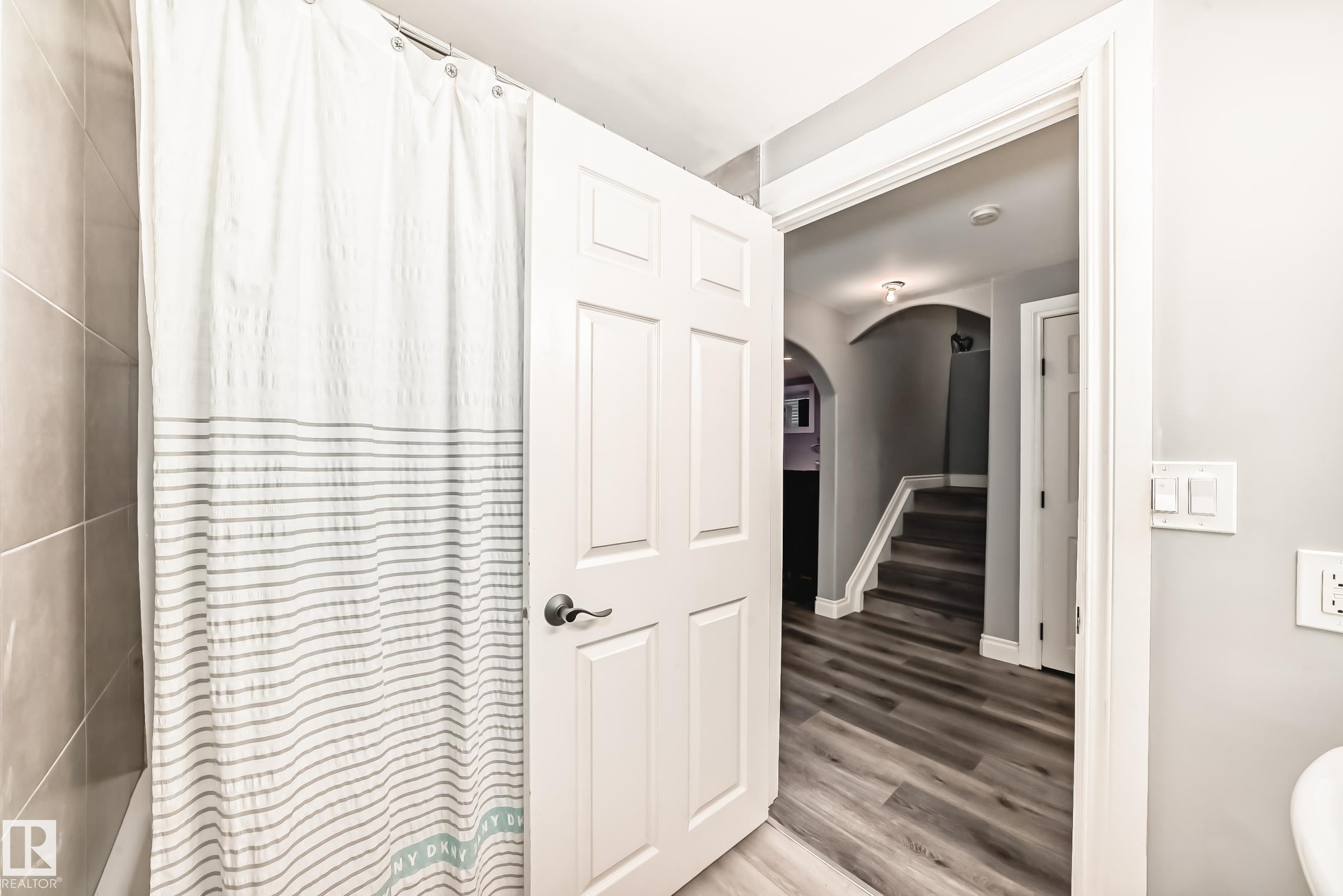 5819 Sutter Place, Edmonton, AB - Indoor