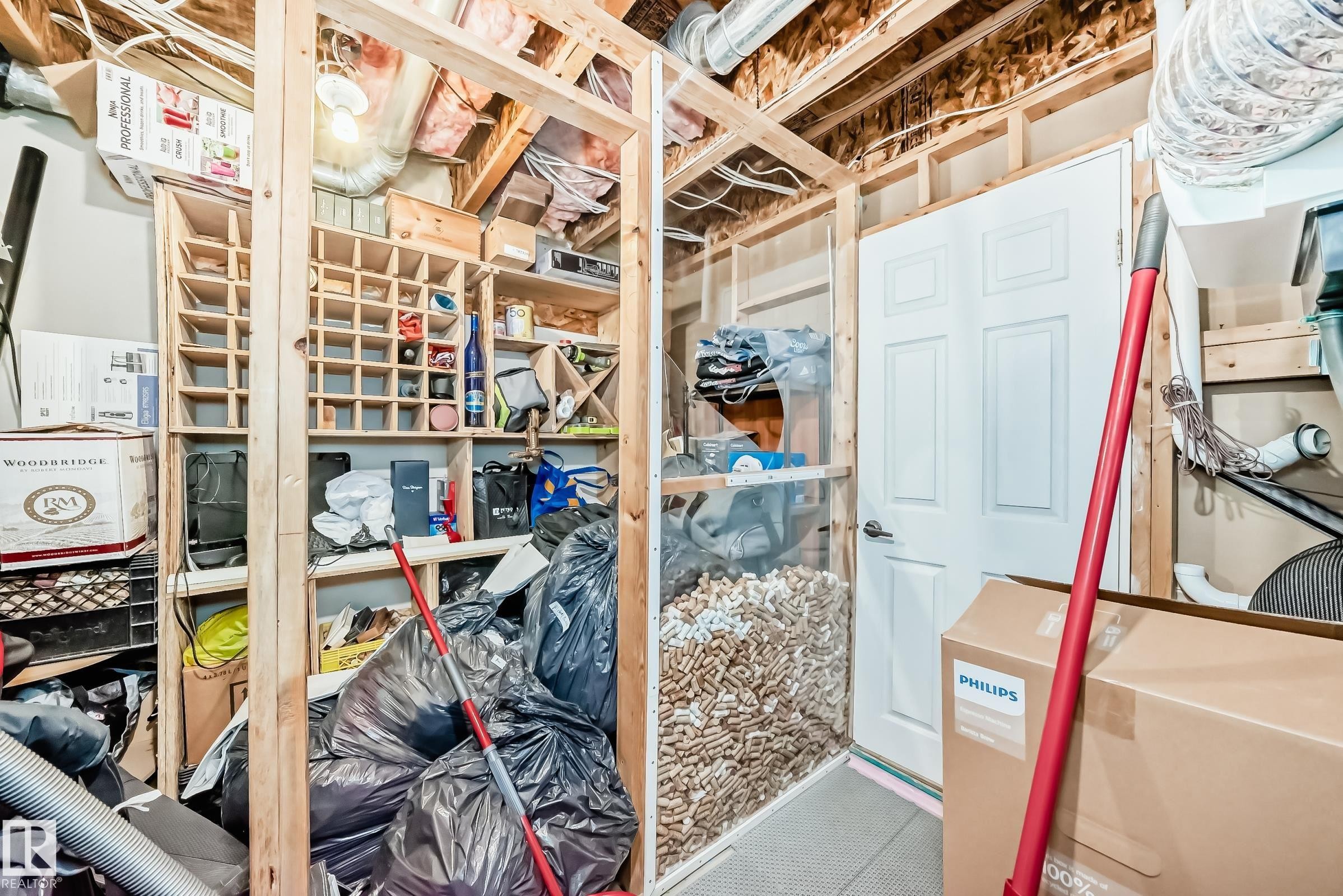 5819 Sutter Place, Edmonton, AB - Indoor With Storage