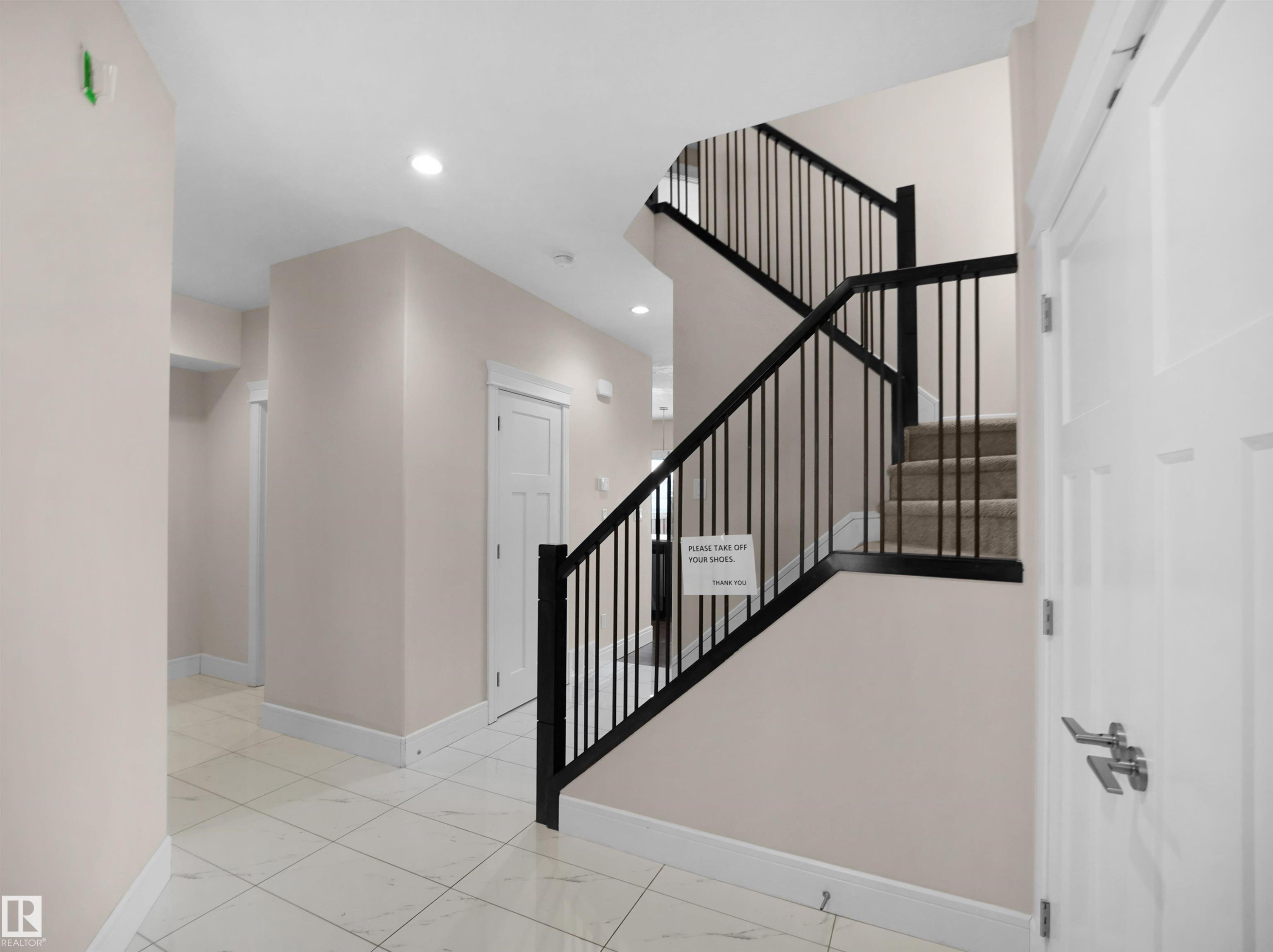 8579 Cushing Place, Edmonton, AB - Indoor Photo Showing Other Room