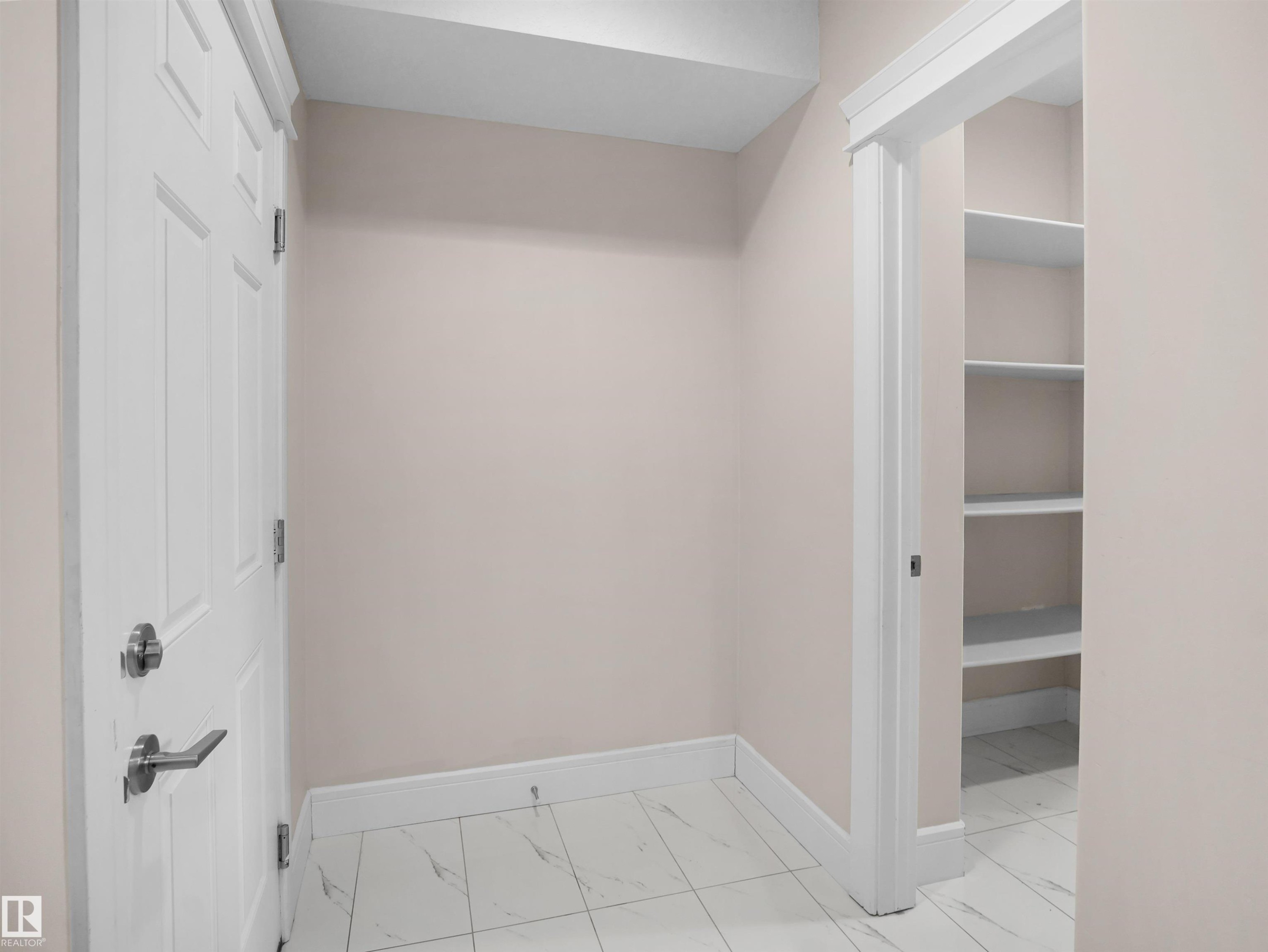 8579 Cushing Place, Edmonton, AB - Indoor