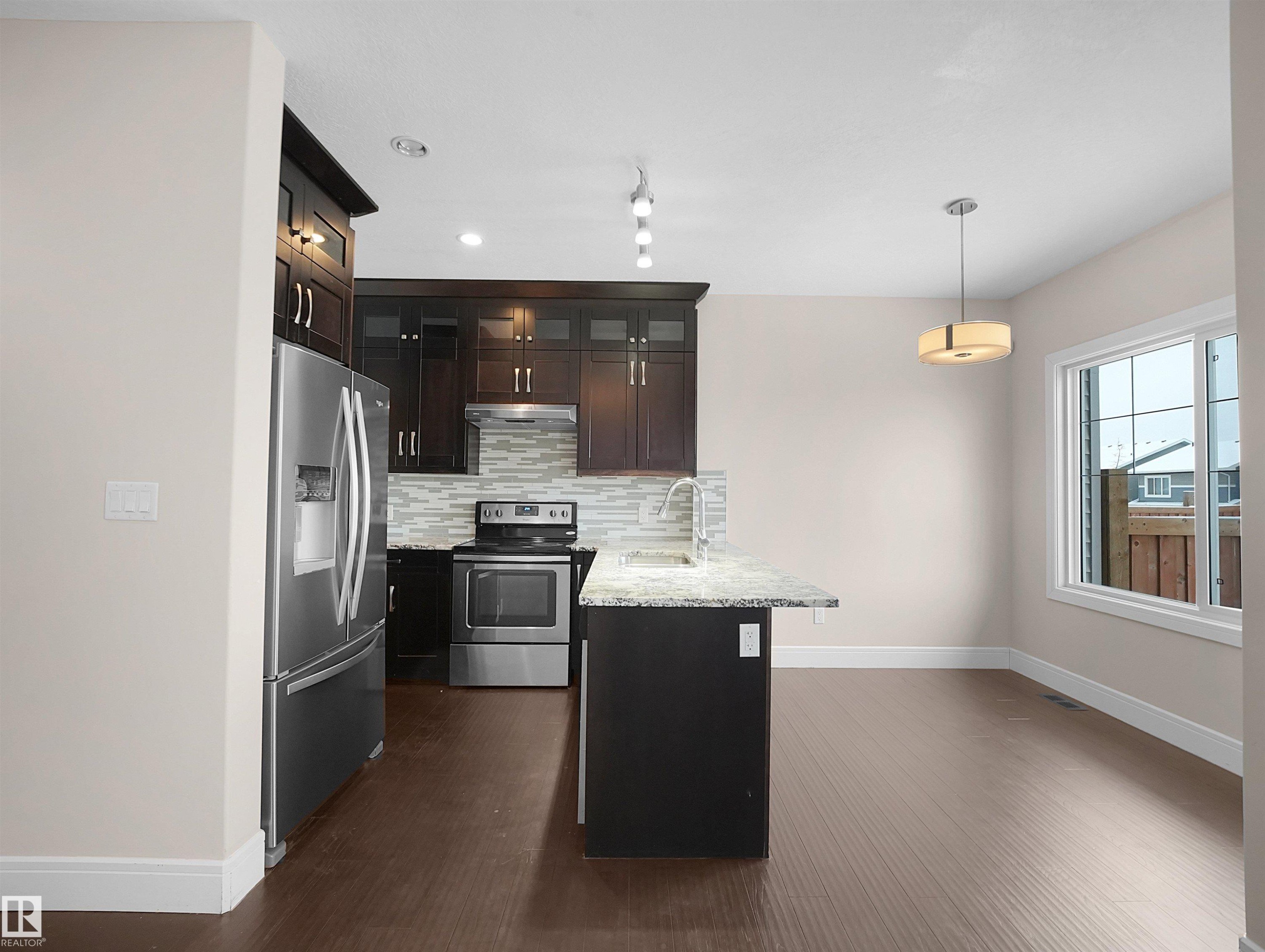 8579 Cushing Place, Edmonton, AB - Indoor Photo Showing Kitchen With Upgraded Kitchen