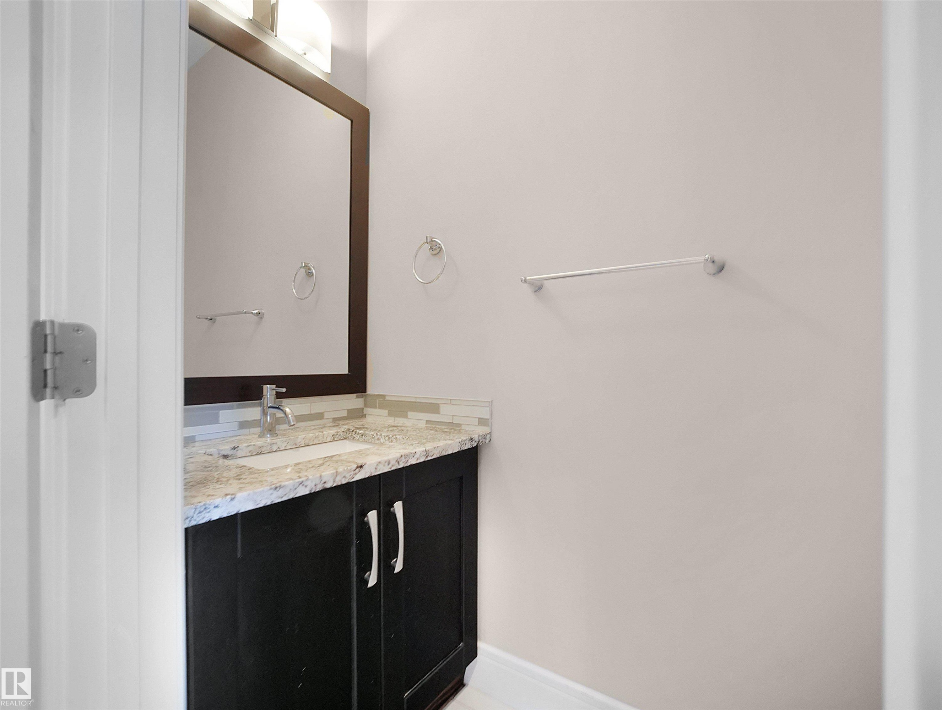 8579 Cushing Place, Edmonton, AB - Indoor Photo Showing Bathroom