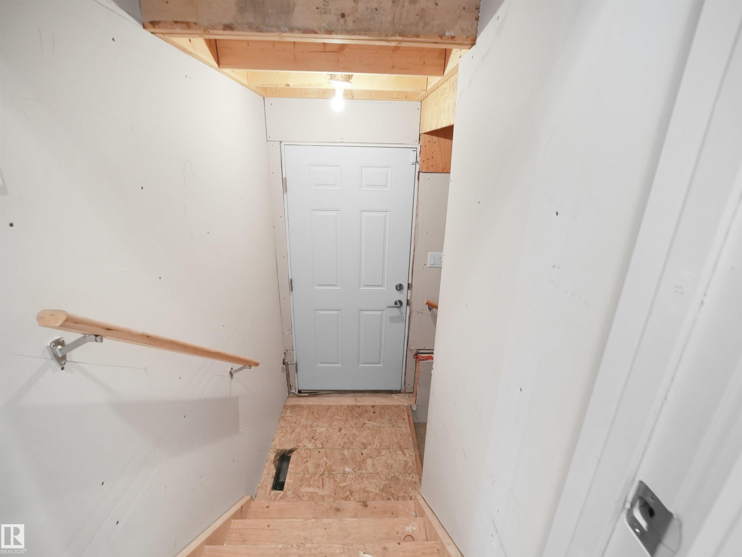 8579 Cushing Place, Edmonton, AB - Indoor Photo Showing Other Room