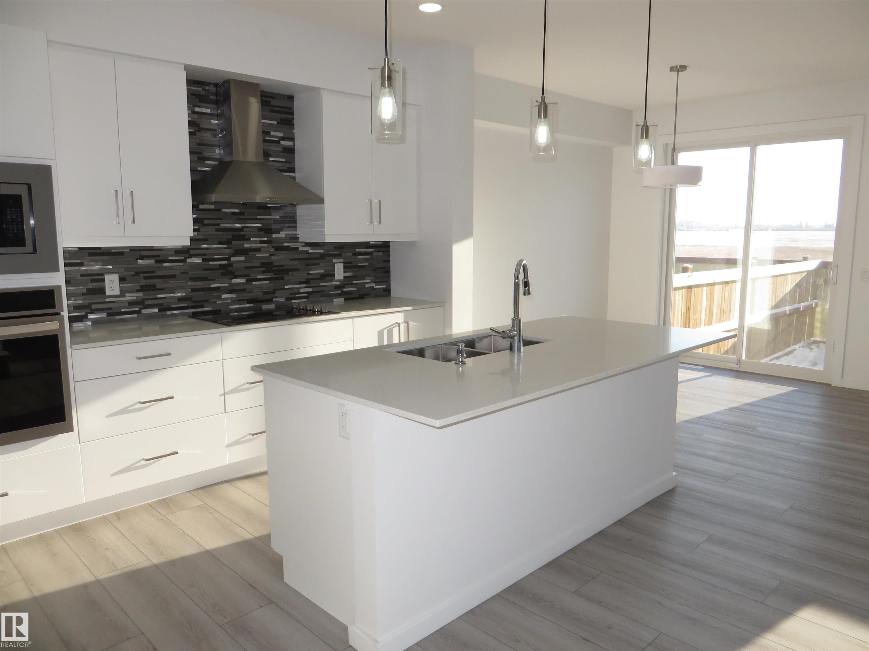 23 Sturtz Place, Leduc, AB - Indoor Photo Showing Kitchen With Upgraded Kitchen